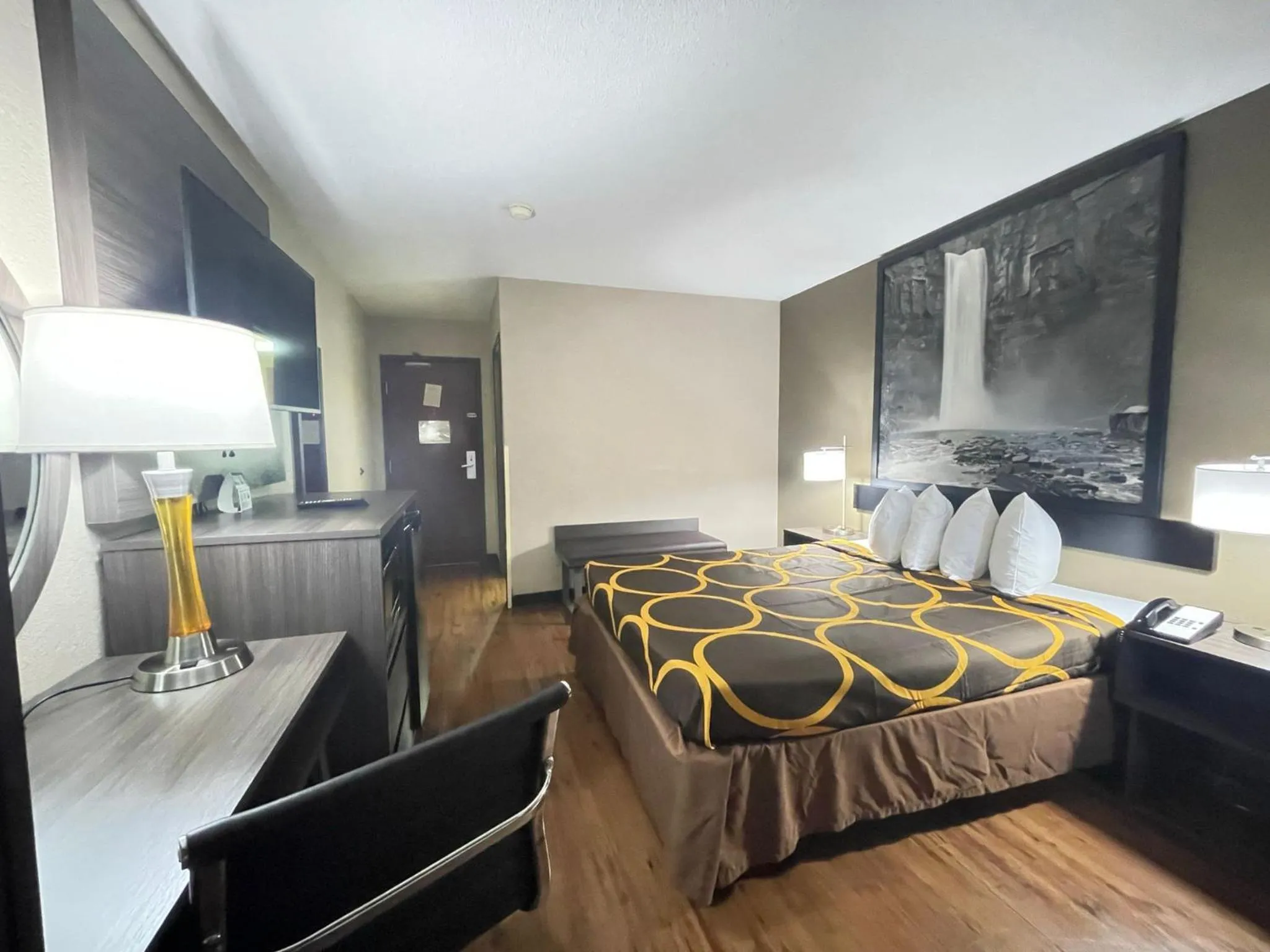 TV and multimedia, Bed in Super 8 by Wyndham Ithaca