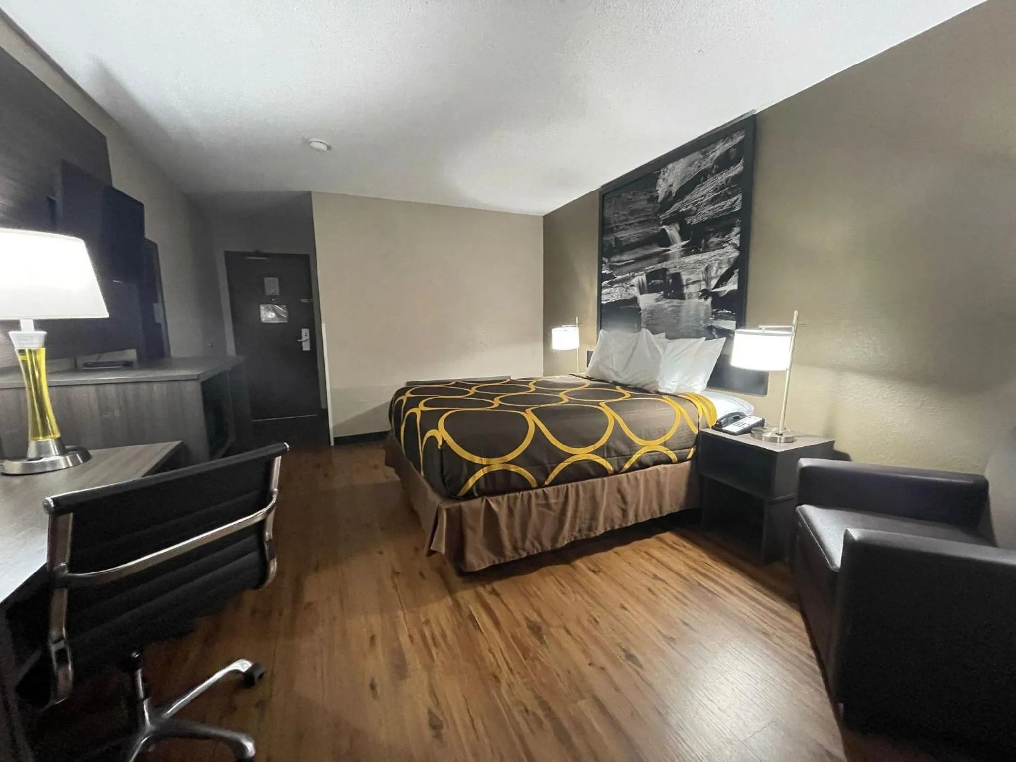 TV and multimedia, Bed in Super 8 by Wyndham Ithaca