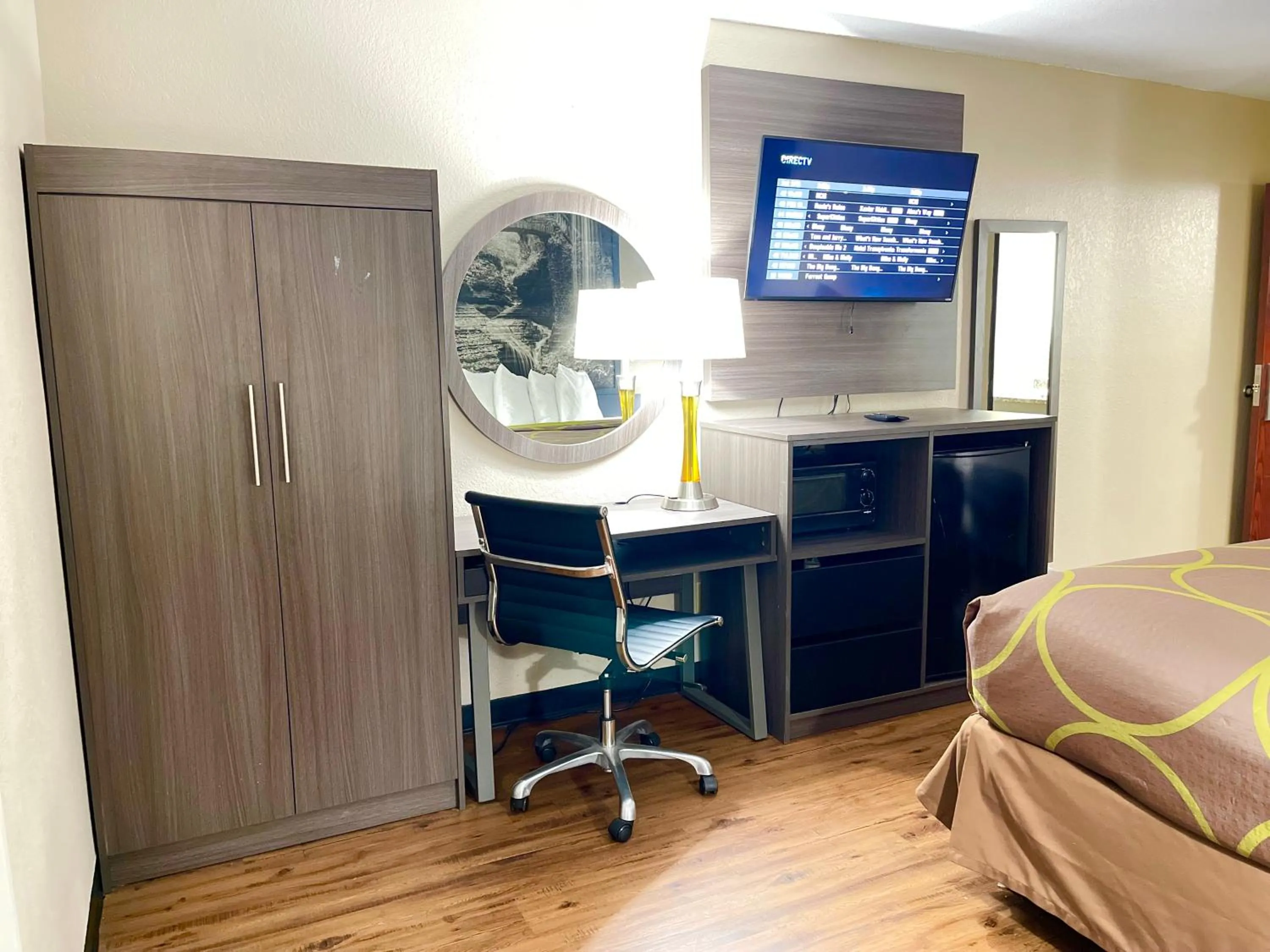 wardrobe in Super 8 by Wyndham Ithaca