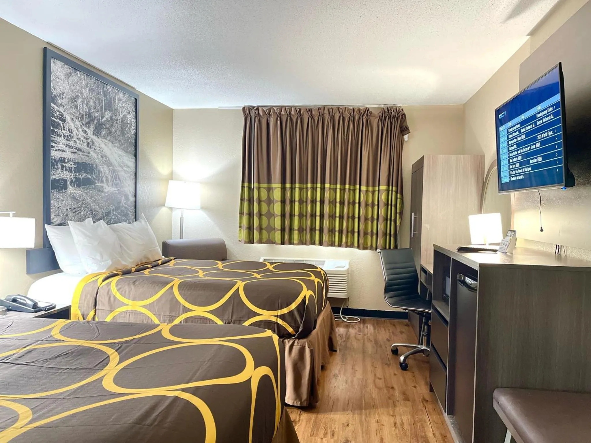 TV and multimedia, Bed in Super 8 by Wyndham Ithaca