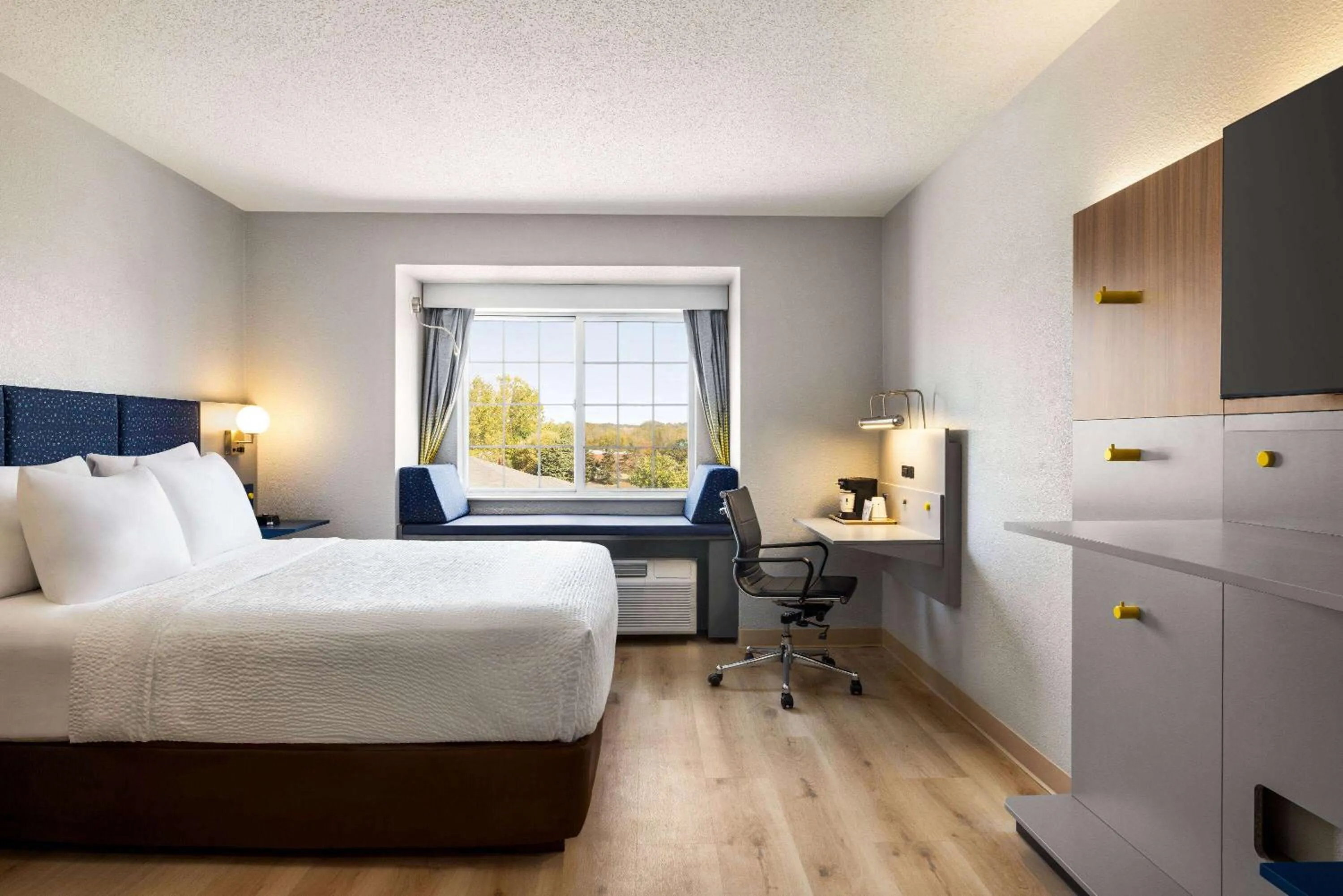 Photo of the whole room, Bed in Microtel Inn & Suites by Wyndham New Ulm