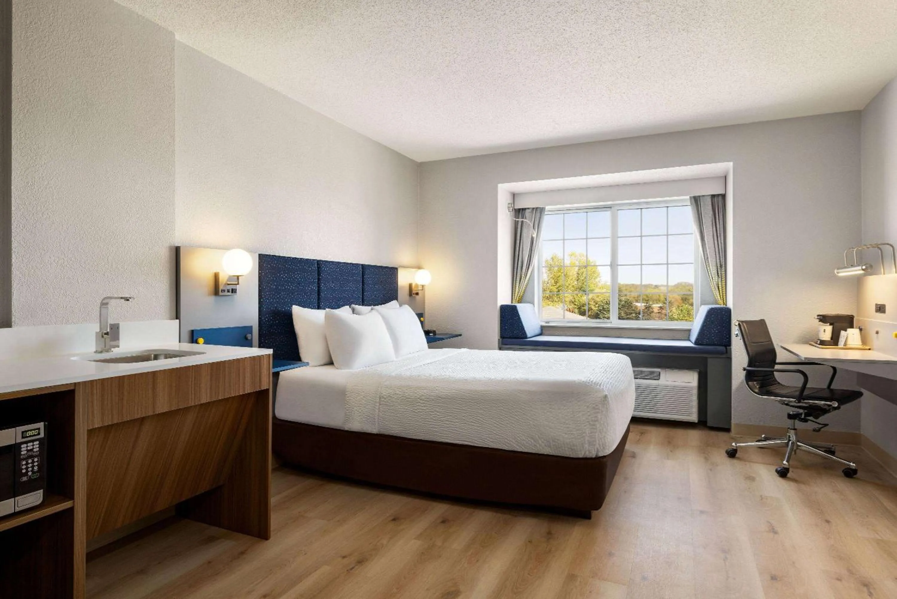 Photo of the whole room, Bed in Microtel Inn & Suites by Wyndham New Ulm