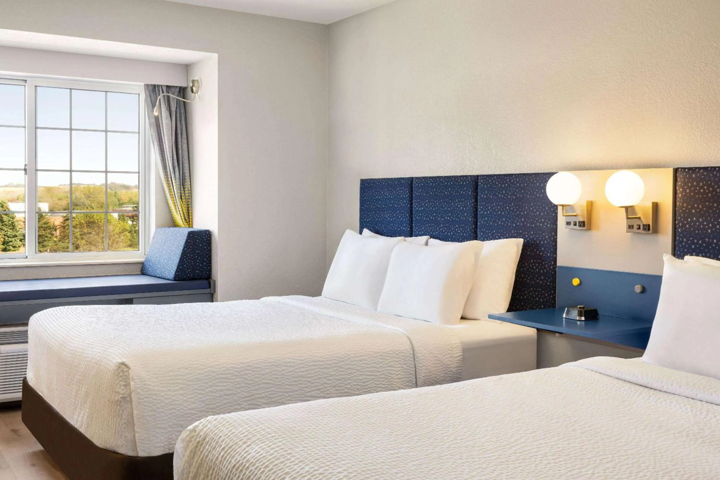 Photo of the whole room, Bed in Microtel Inn & Suites by Wyndham New Ulm