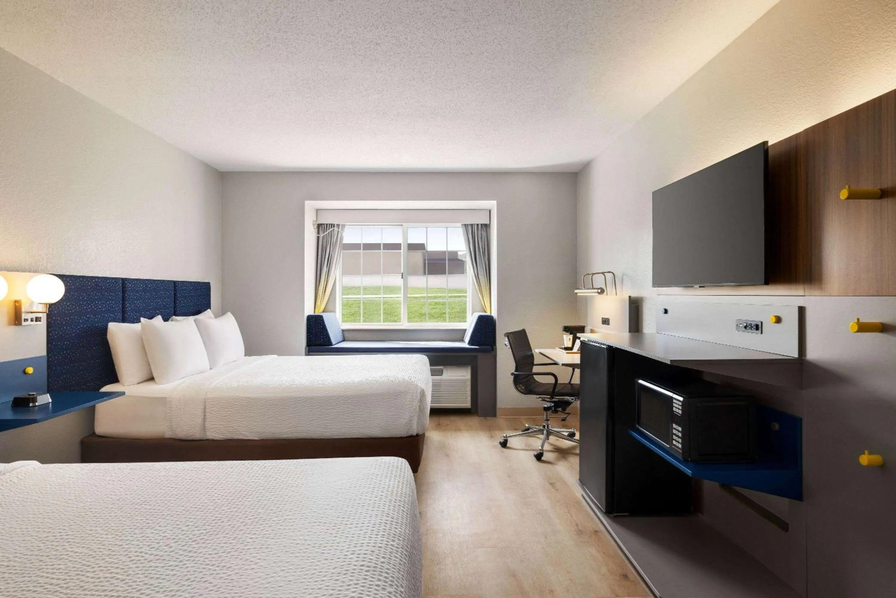 Photo of the whole room, Bed in Microtel Inn & Suites by Wyndham New Ulm