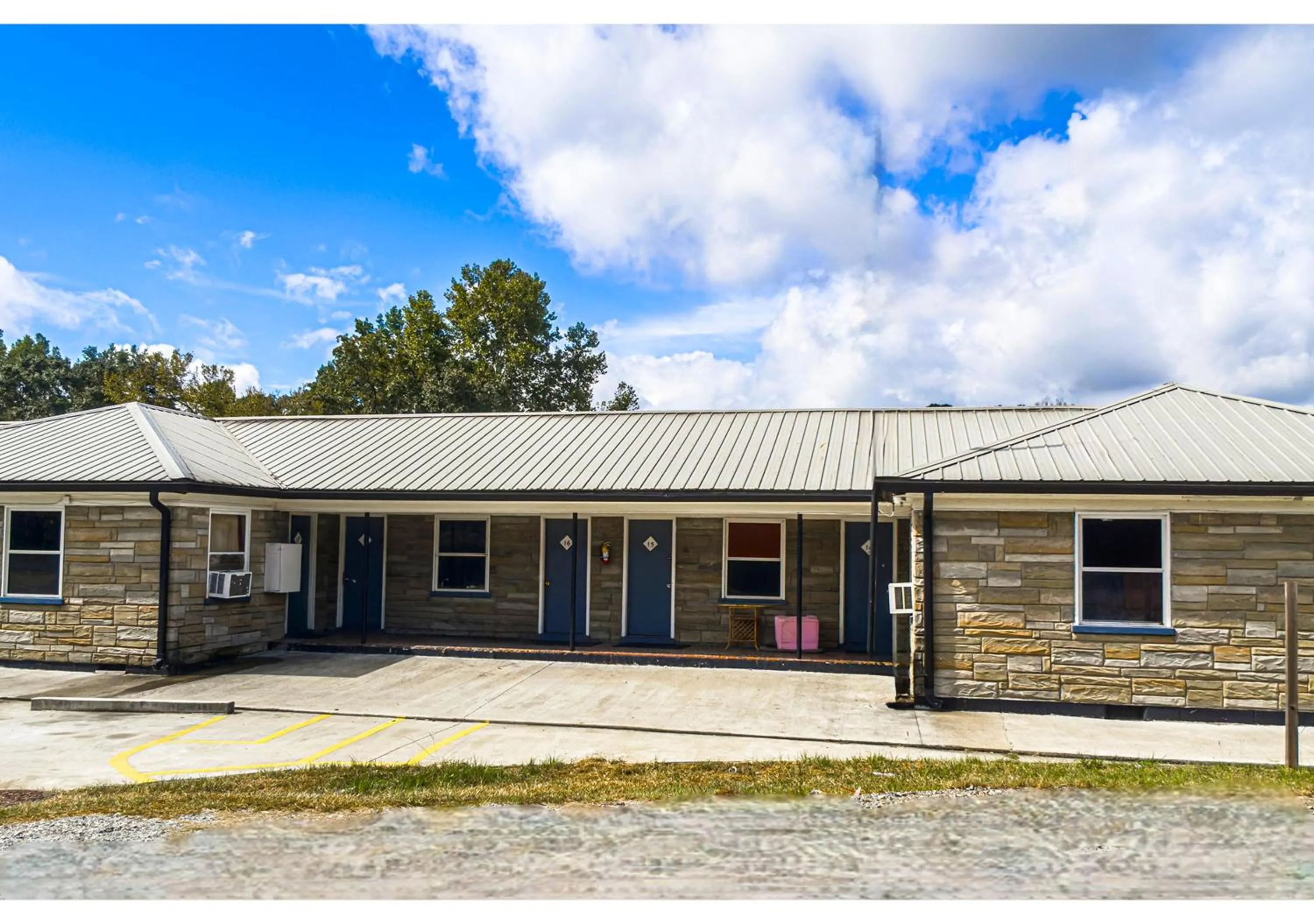 Property building in Colony Inn By OYO Columbus US-280