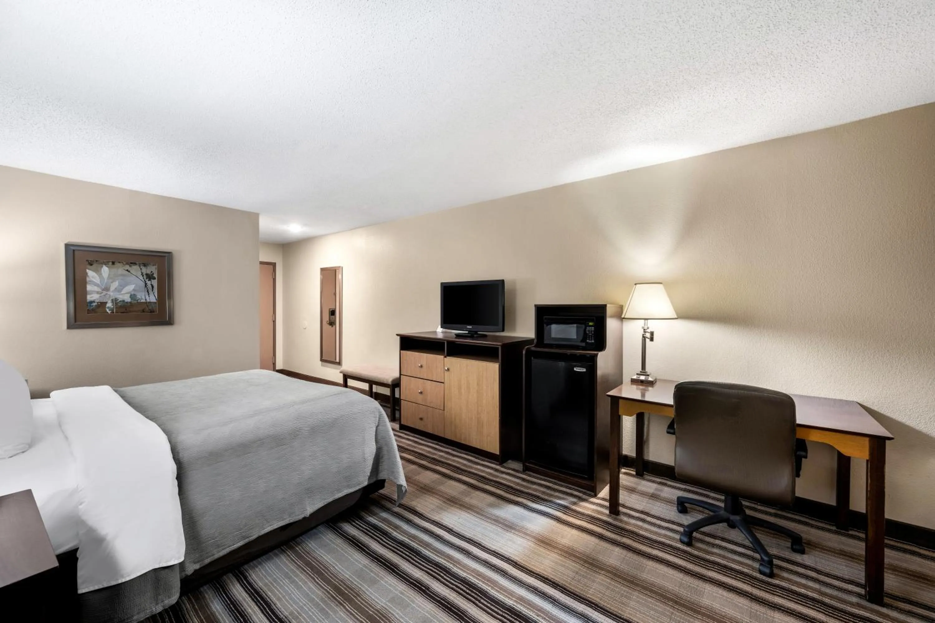 TV and multimedia, Bed in Quality Inn Bulls Gap