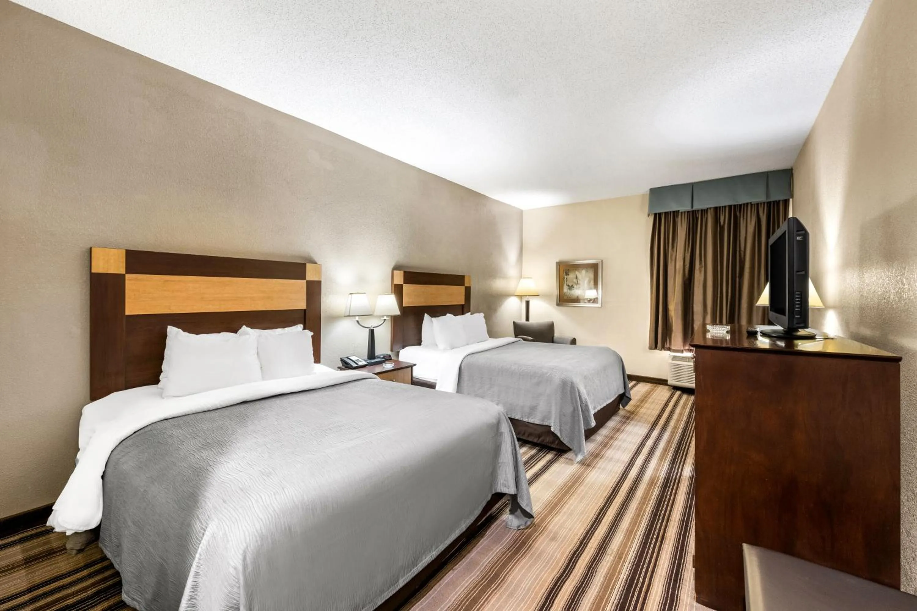 Bed in Quality Inn Bulls Gap