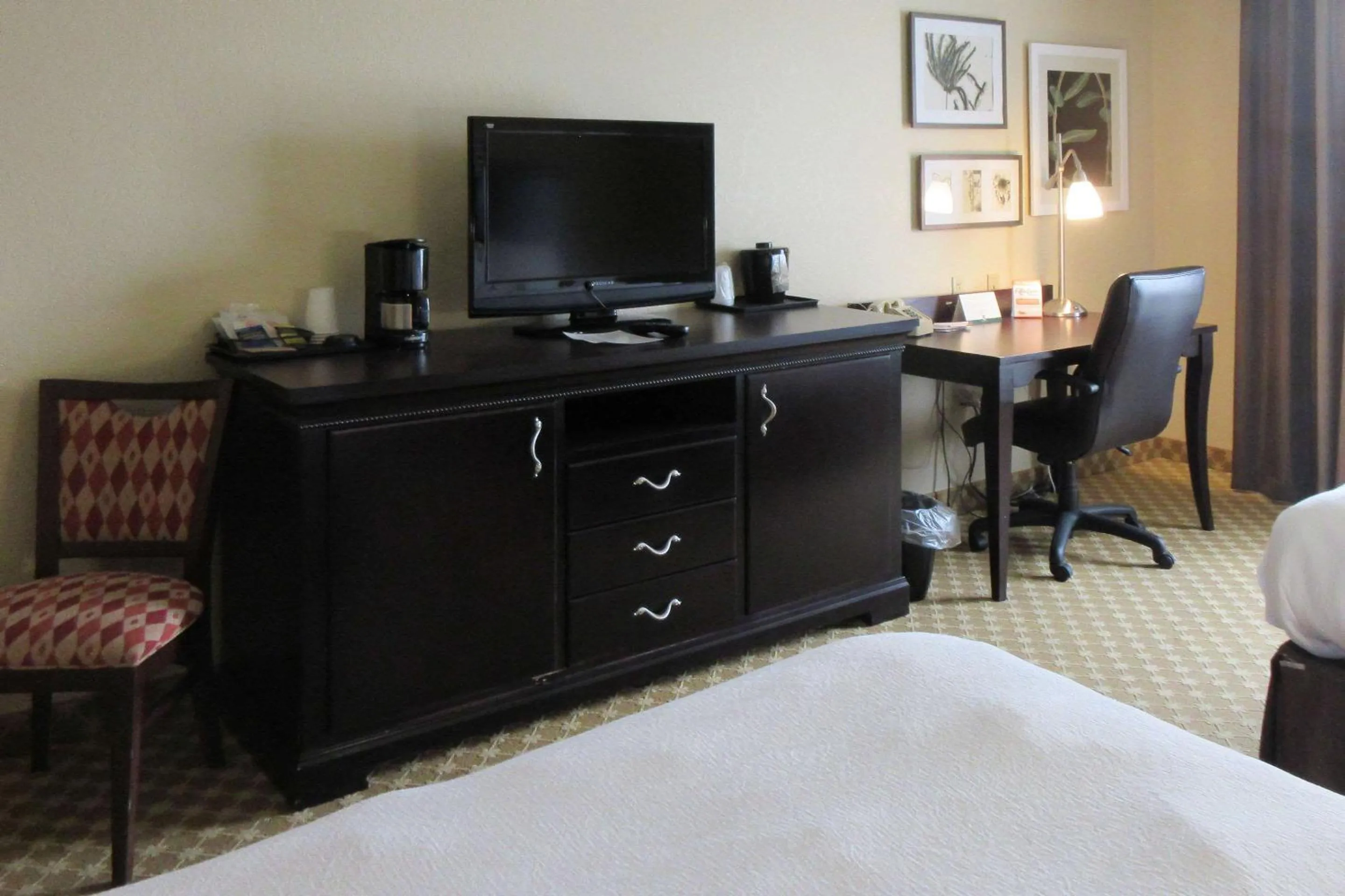 Photo of the whole room, Bed in Quality Inn & Suites Alexandria