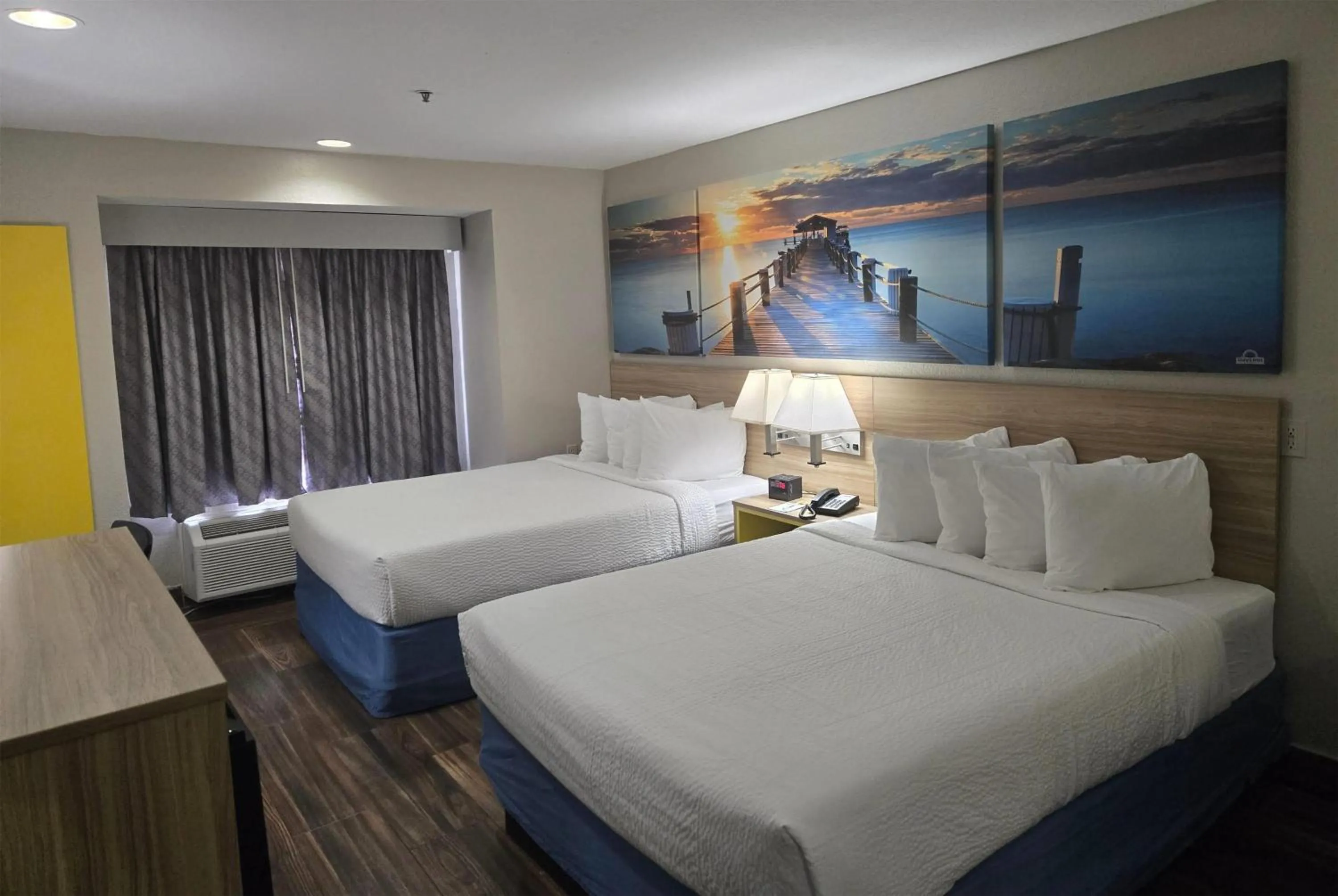 Photo of the whole room, Bed in Days Inn & Suites by Wyndham Tampa/Raymond James Stadium