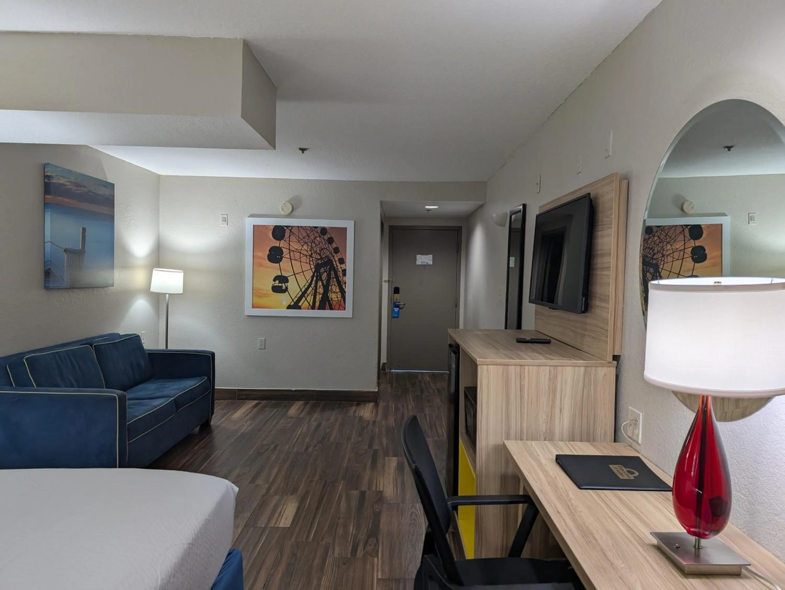 Days Inn & Suites by Wyndham Tampa/Raymond James Stadium