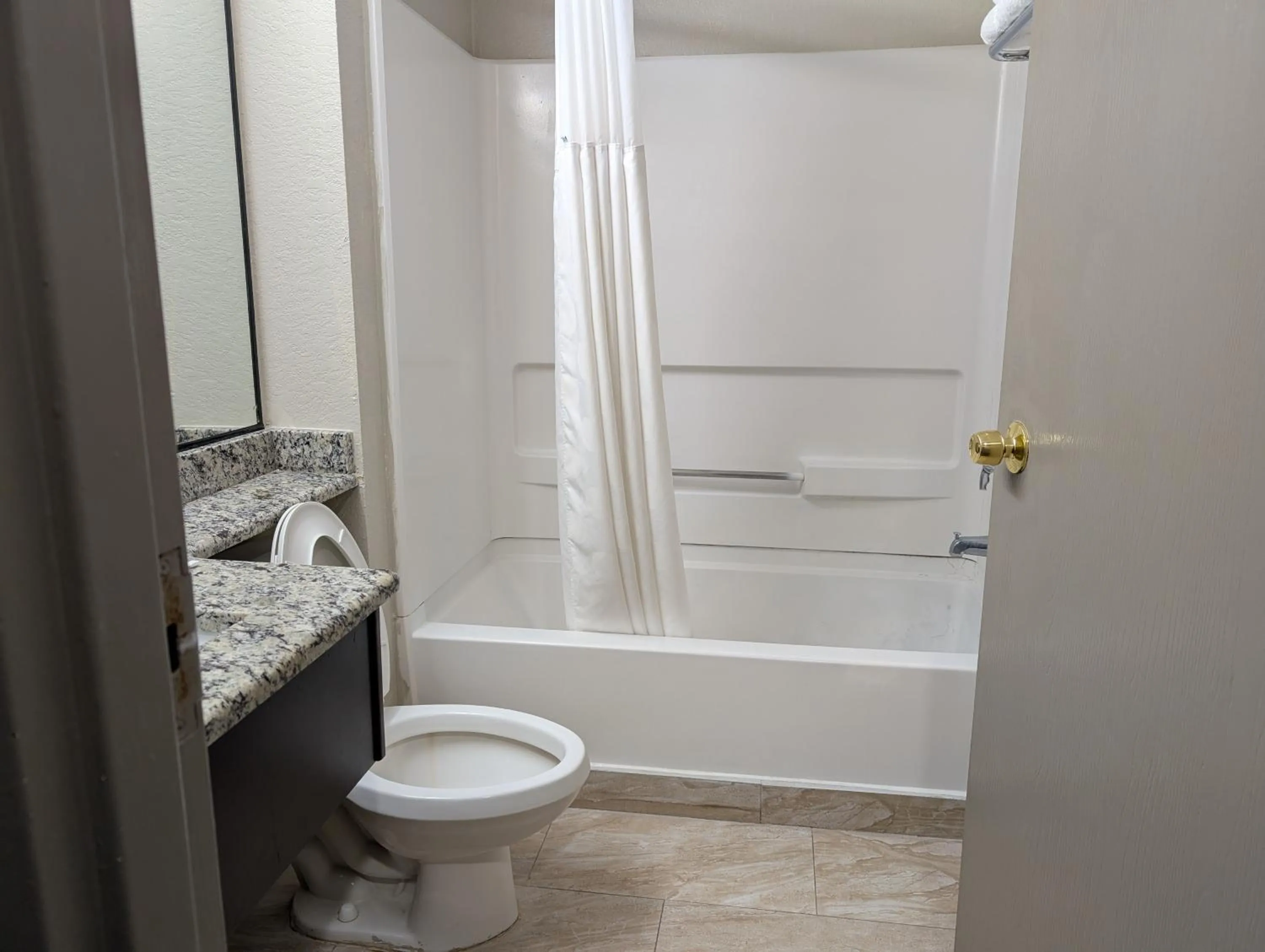 Days Inn & Suites by Wyndham Tampa/Raymond James Stadium