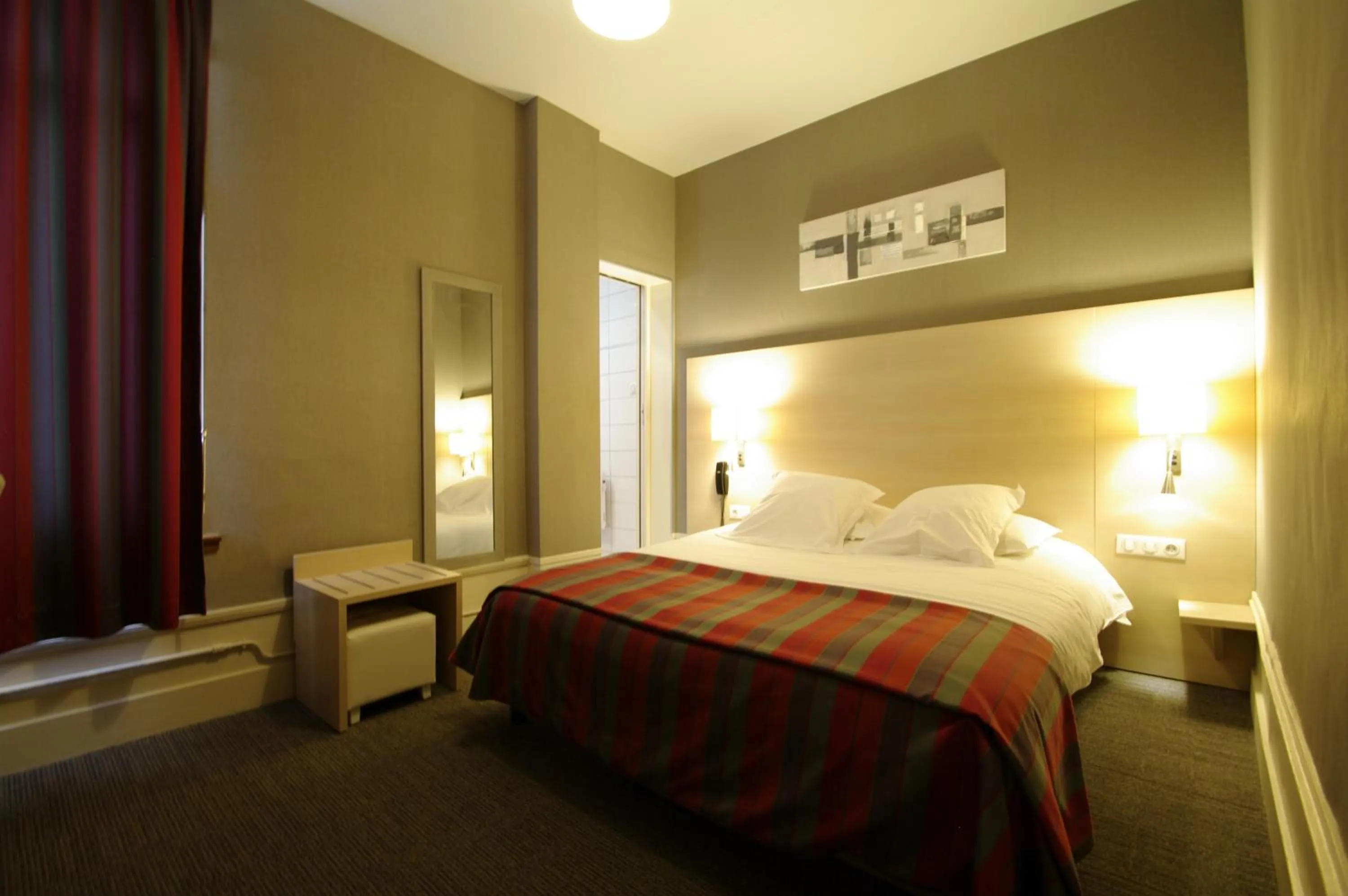 View (from property/room), Bed in Grand Hotel de L'Univers