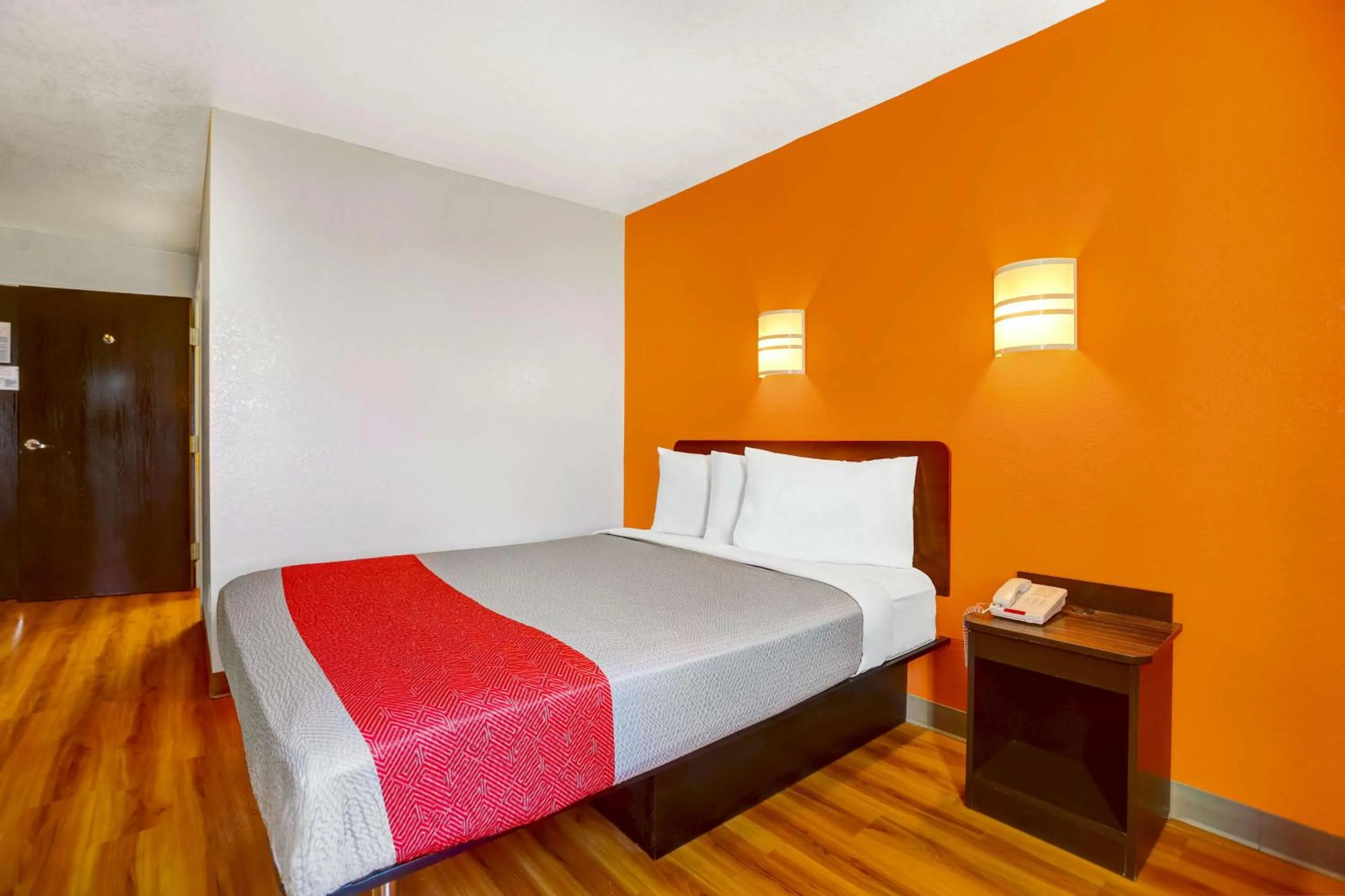 Photo of the whole room, Bed in Motel 6-Benson, AZ