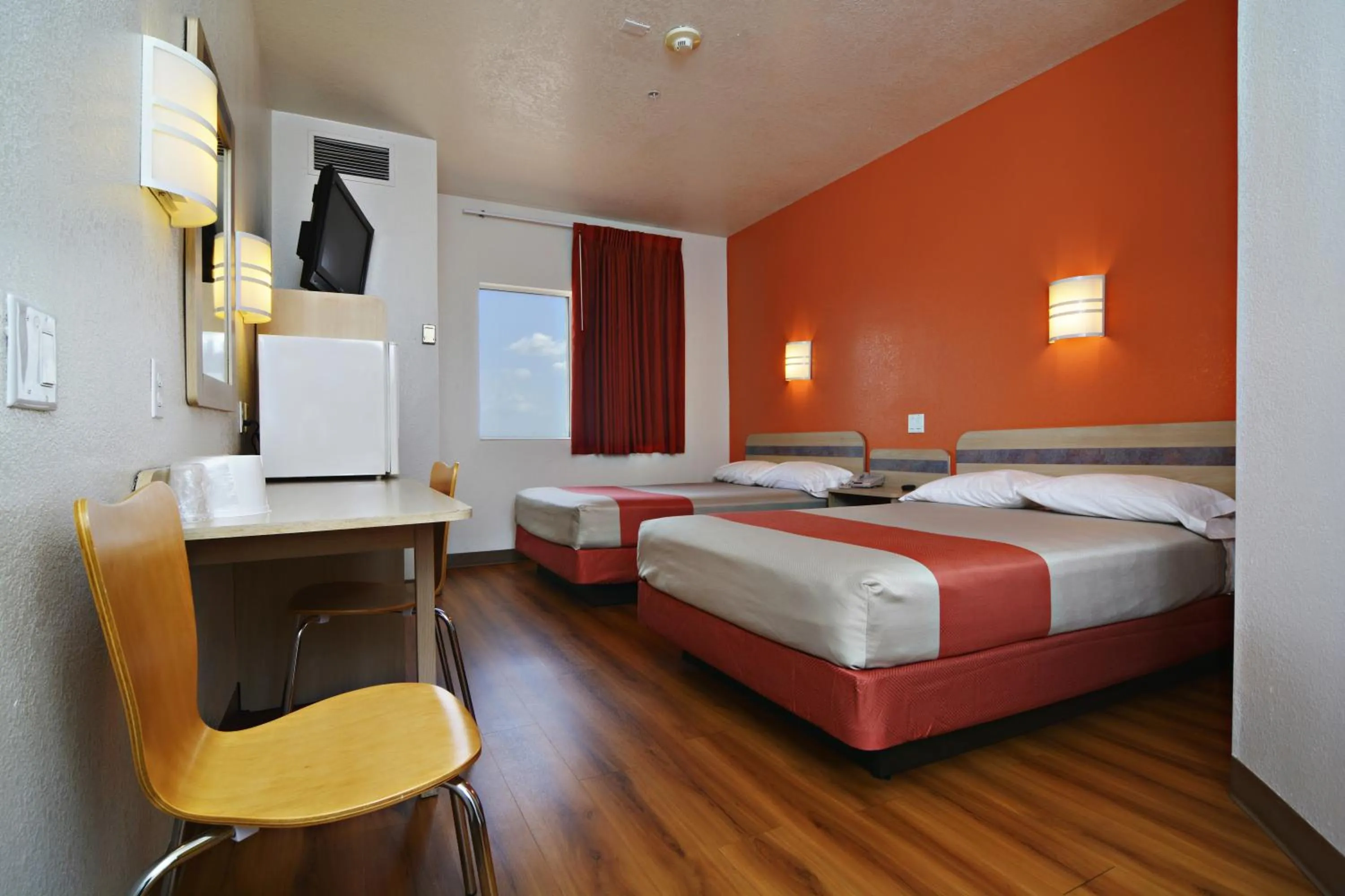 Photo of the whole room, Bed in Motel 6-Benson, AZ