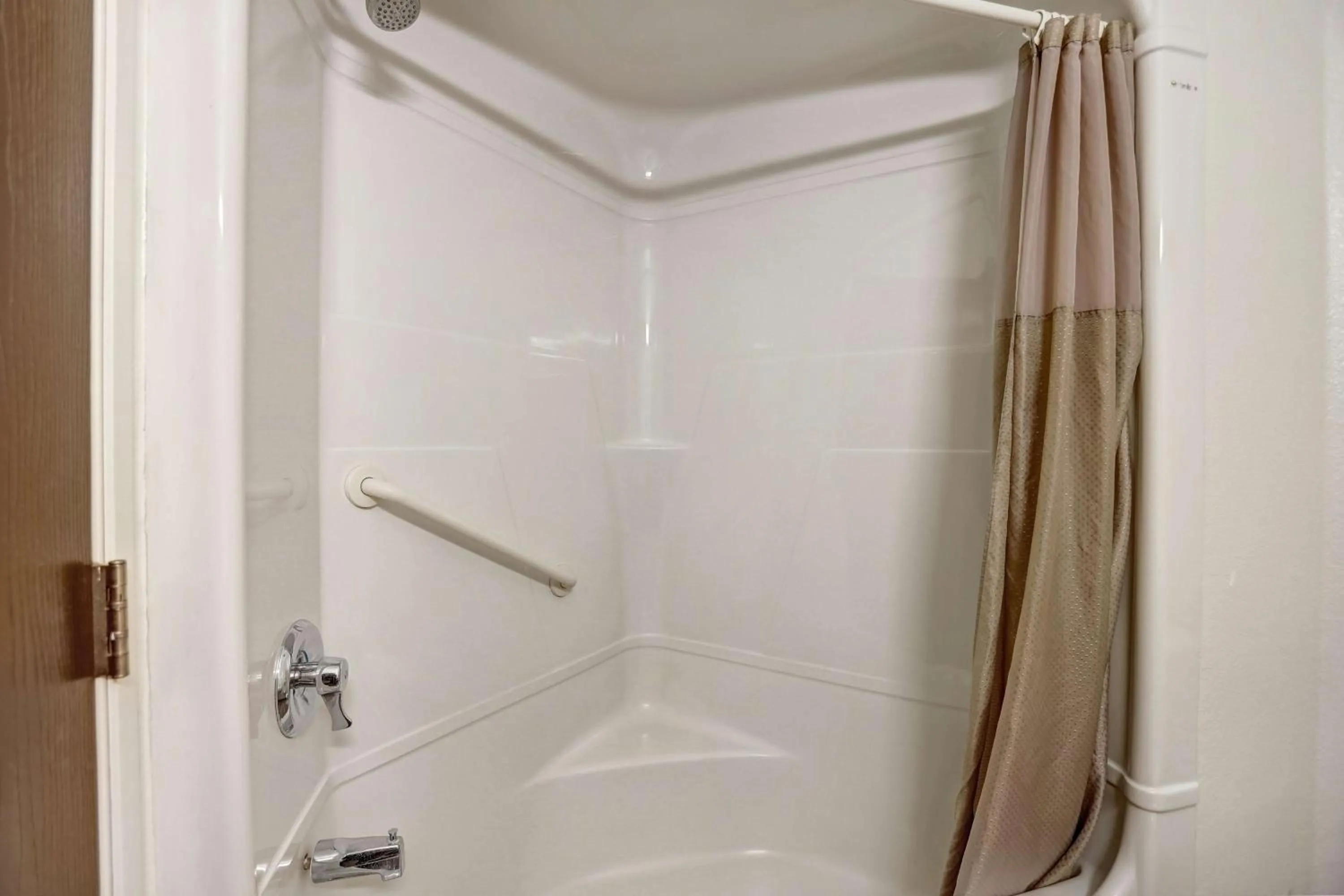 Photo of the whole room in Motel 6-Benson, AZ