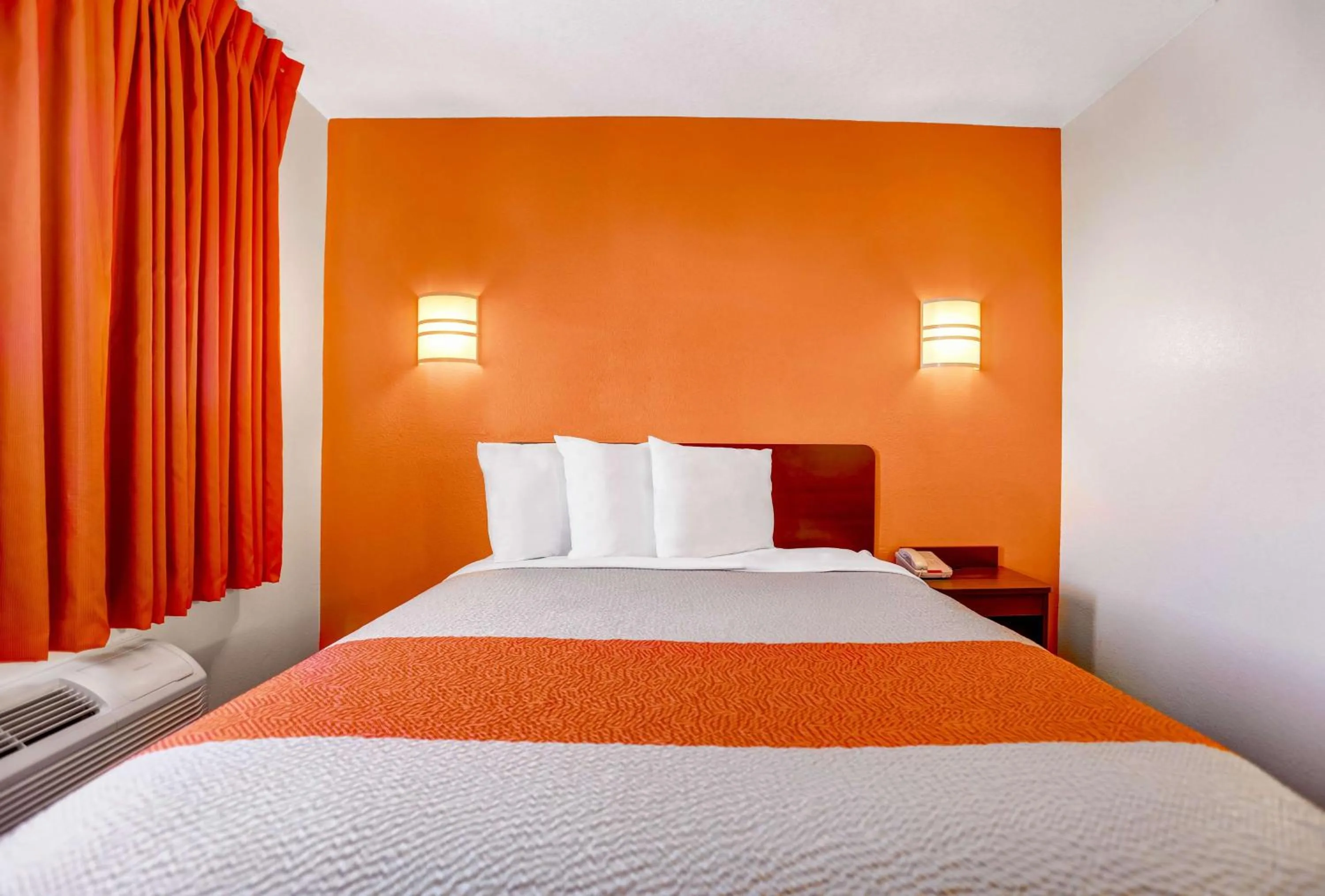 Photo of the whole room, Bed in Motel 6-Benson, AZ