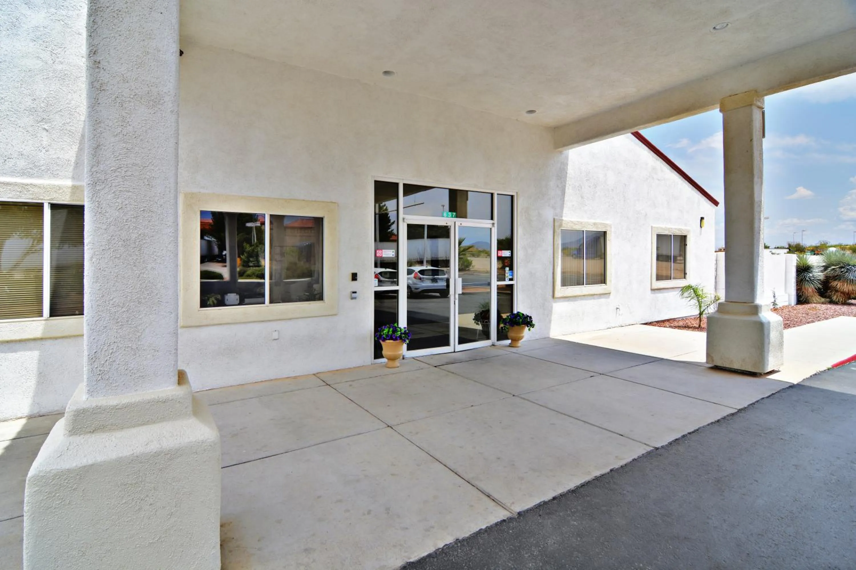 Facade/entrance in Motel 6-Benson, AZ