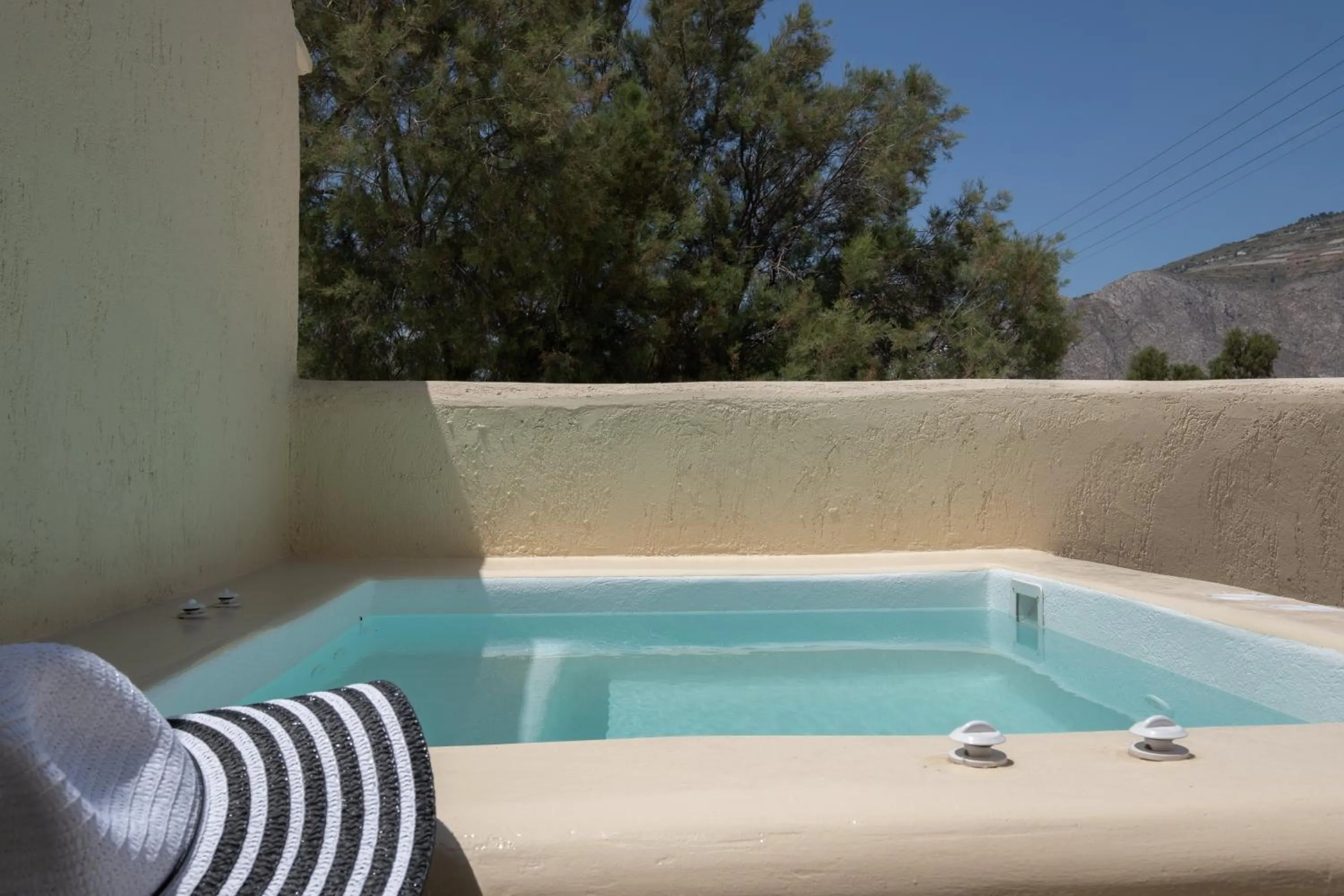 Cyclops Beach Apartments