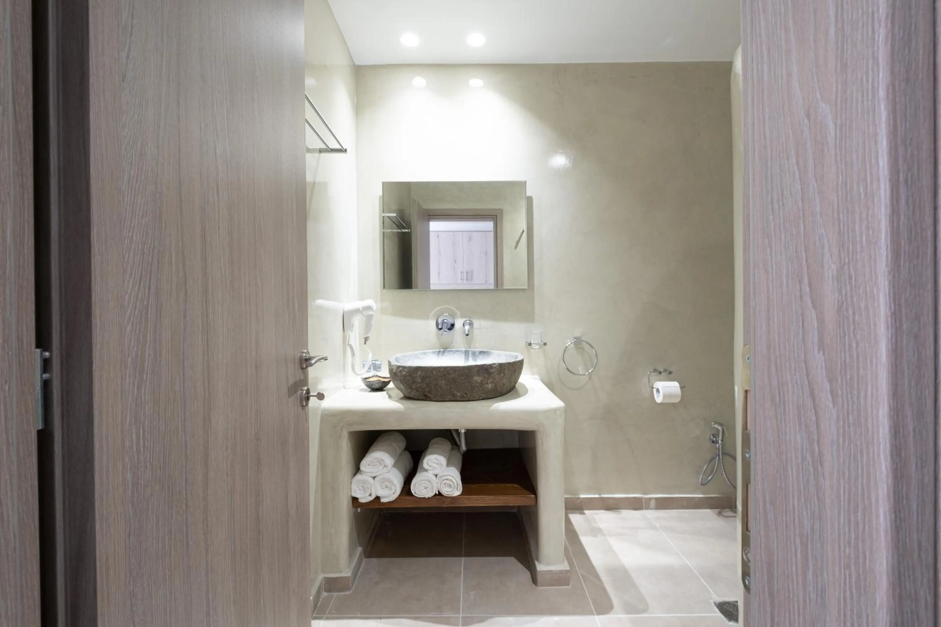 Cyclops Beach Apartments