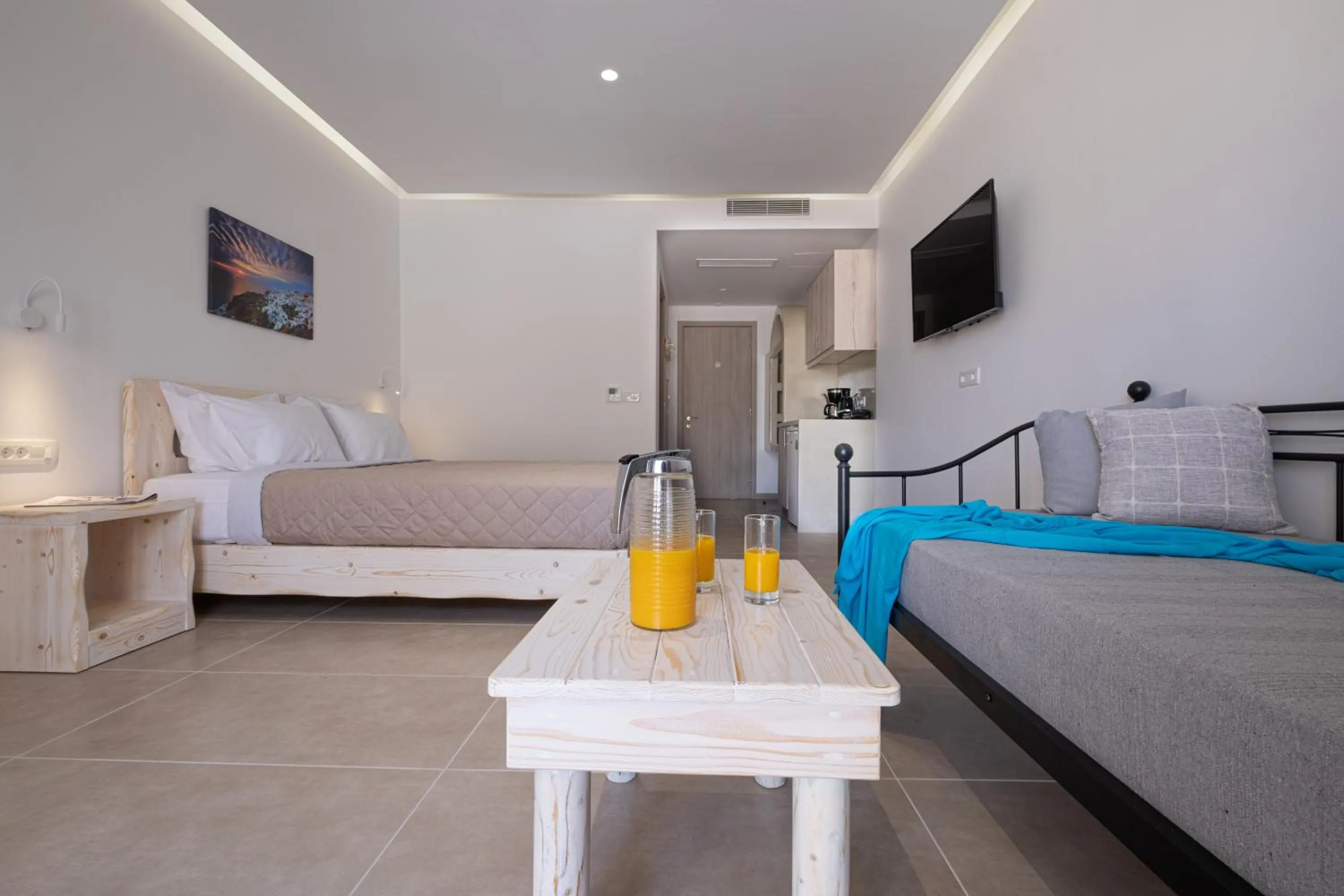 Bed in Cyclops Beach Apartments