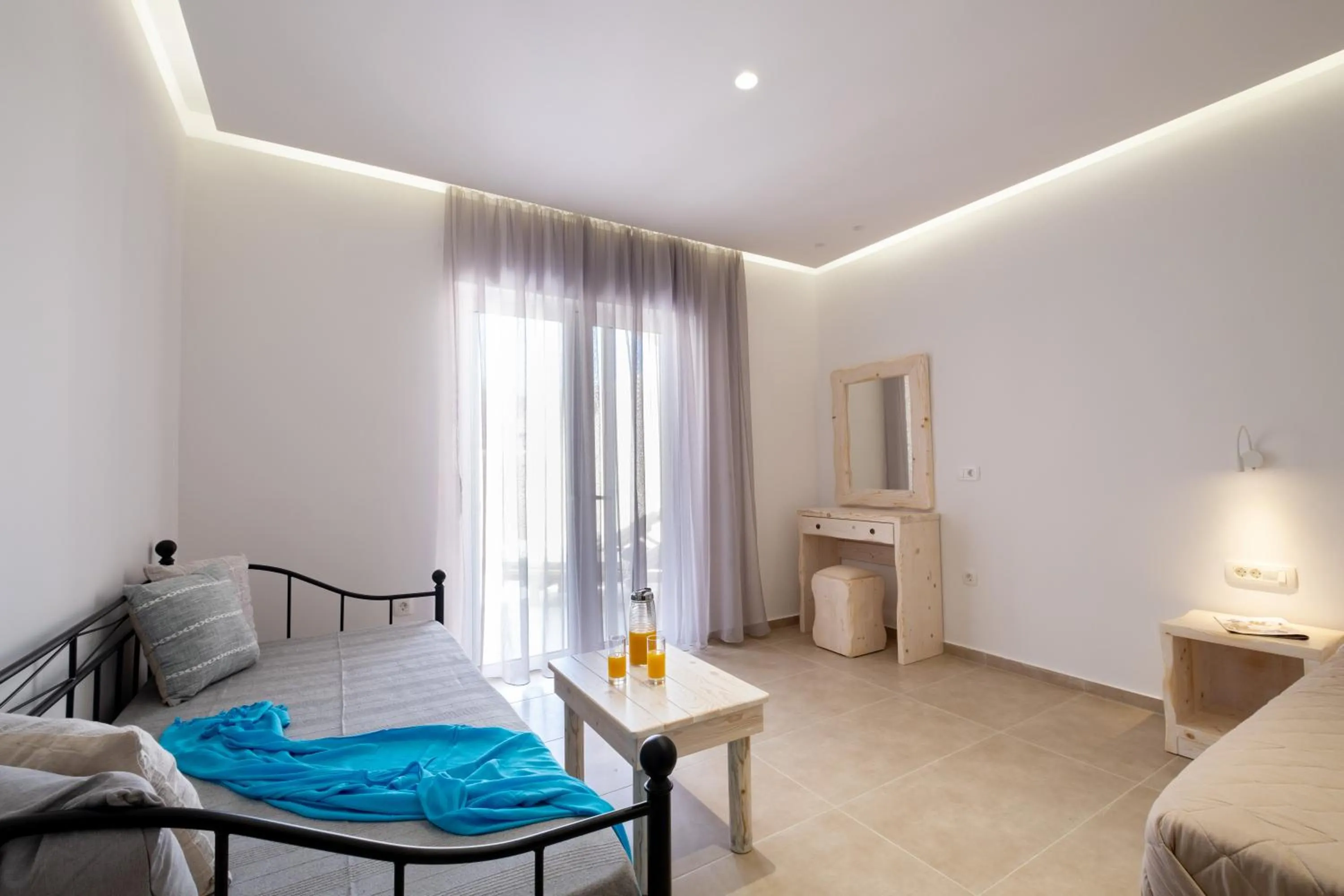 Bed in Cyclops Beach Apartments