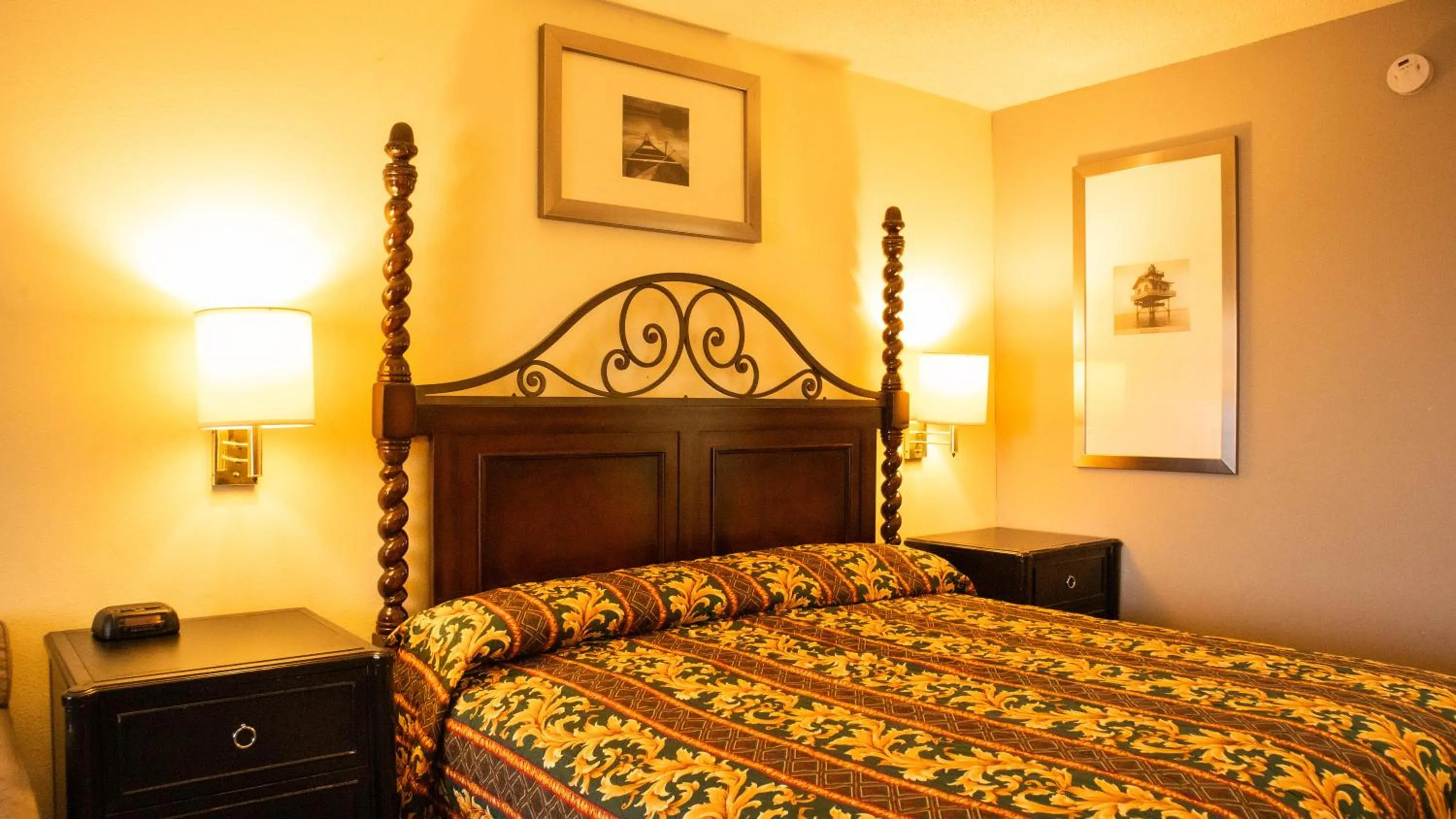 Bedroom, Bed in Executive Inn Yanceyville