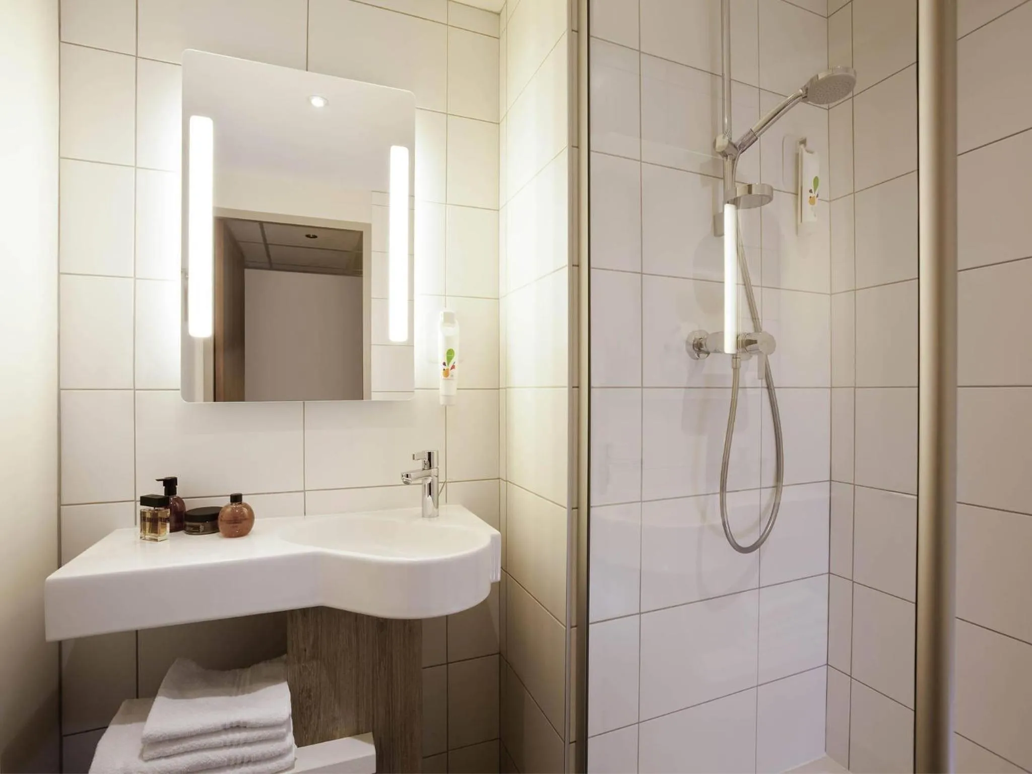 Bedroom in ibis Styles Chaumont Centre Gare