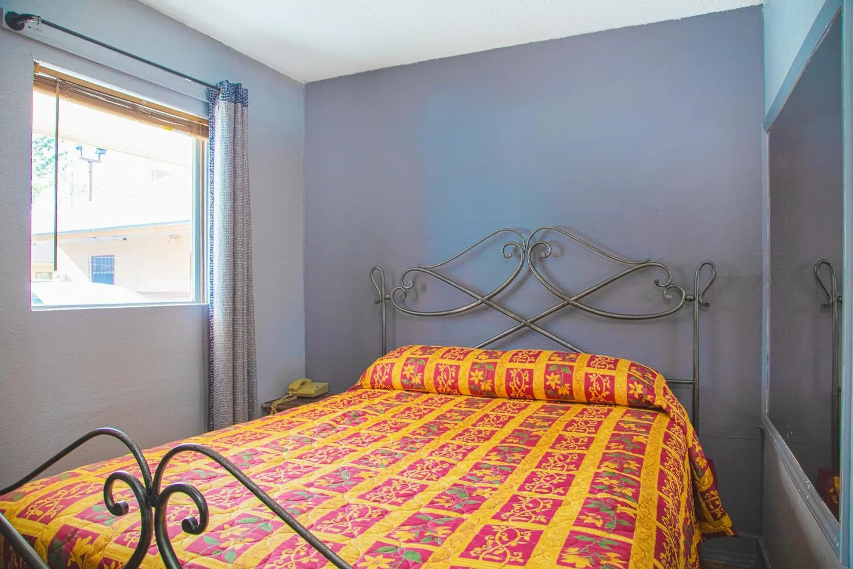 Premium Queen Bed Non-Smoking in OYO Hotel I-20 Decatur, East Atlanta Premium Queen Bed Non-Smoking in OYO Hotel I-20 Decatur, East Atlanta