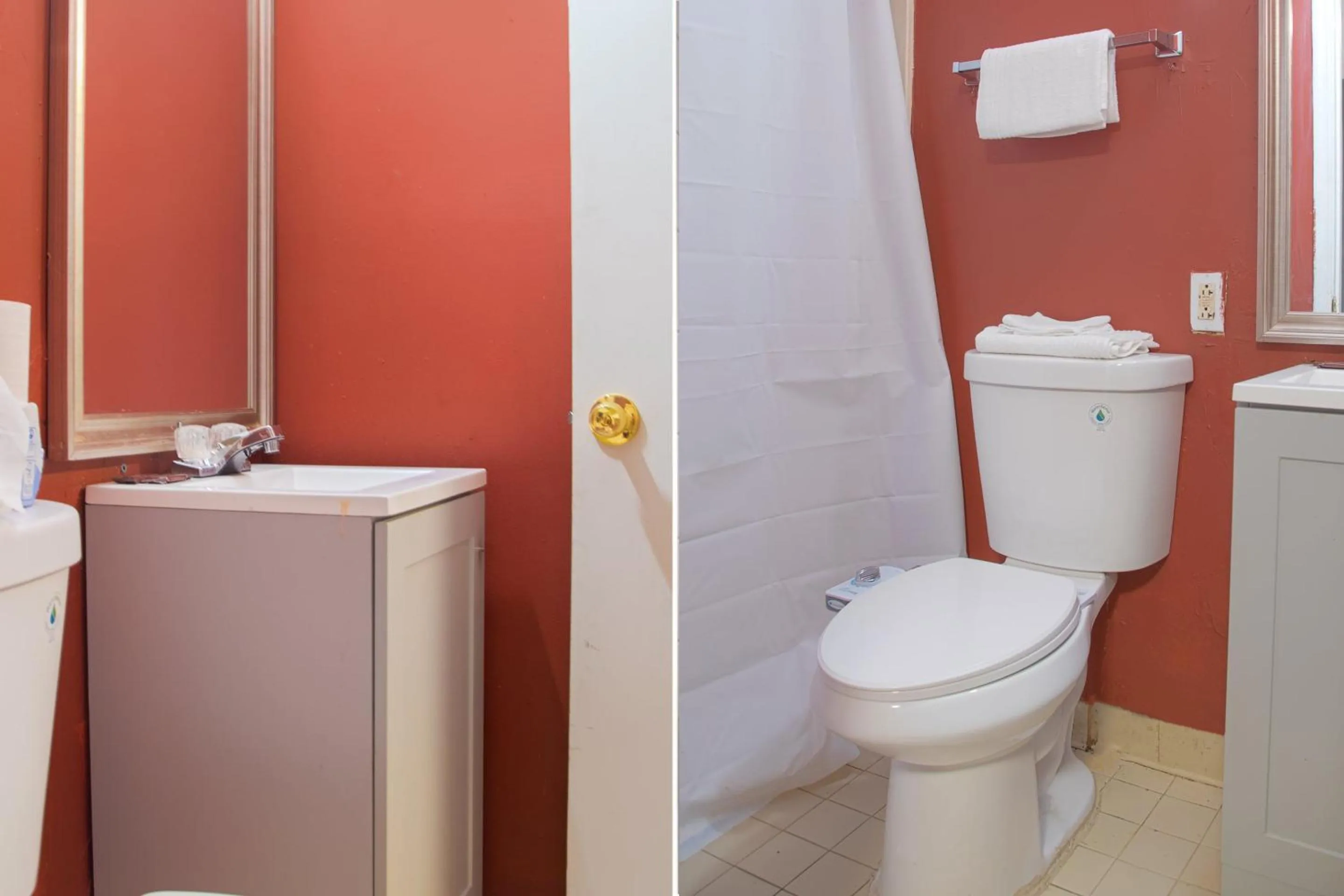 Bathroom in OYO Hotel I-20 Decatur, East Atlanta