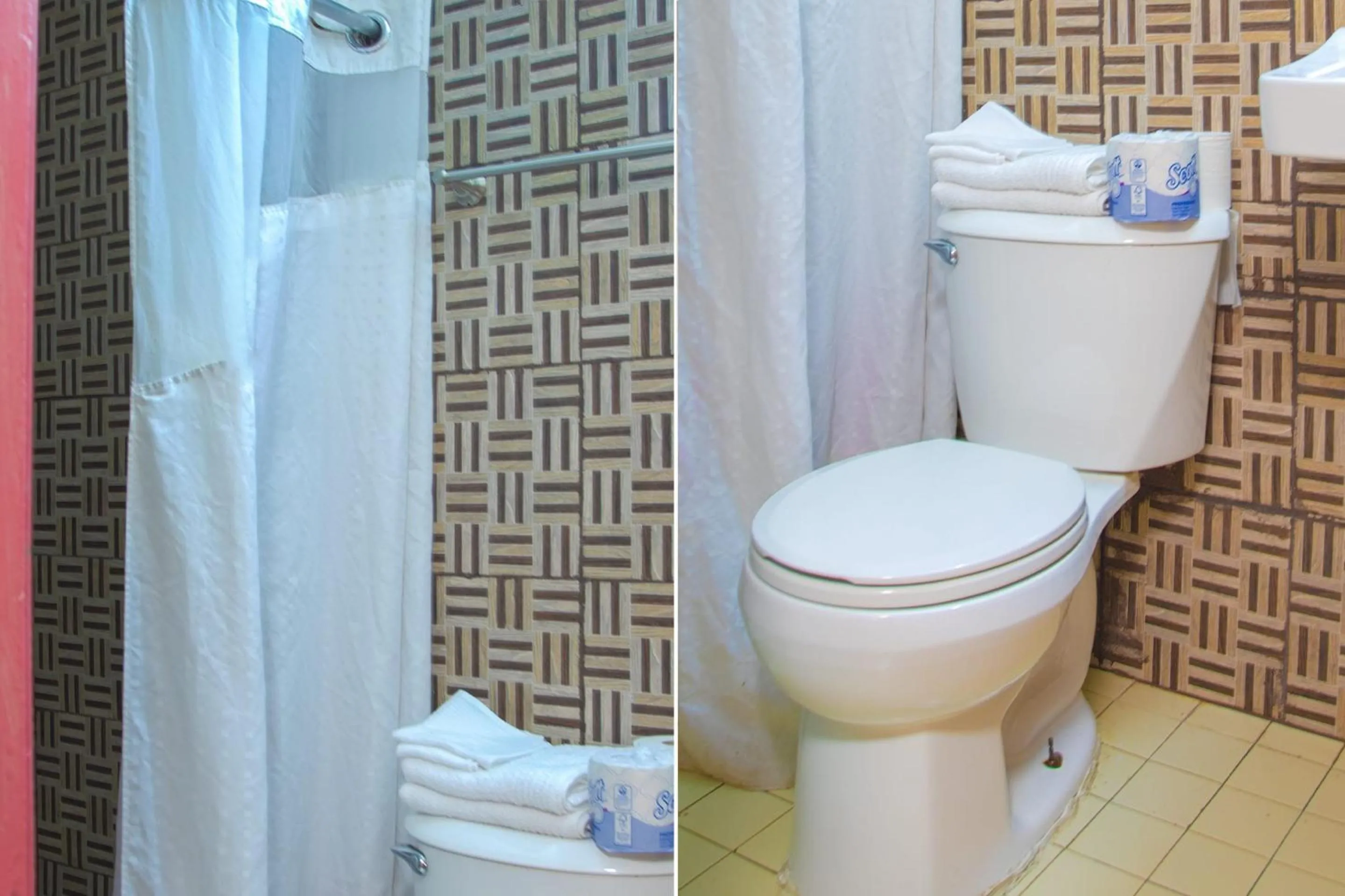 Bathroom in OYO Hotel I-20 Decatur, East Atlanta