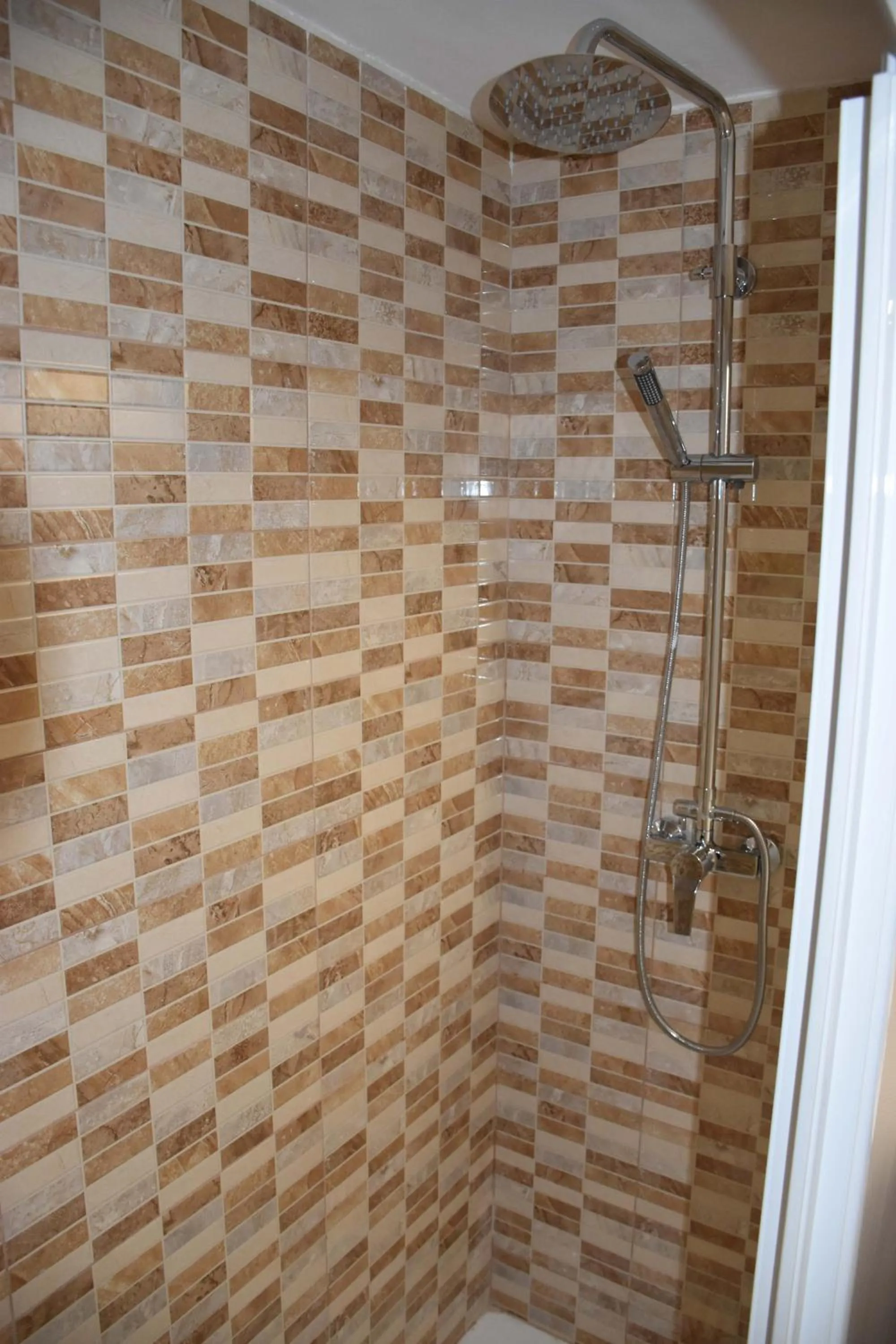 Bathroom in Rosesapparts A20deMar Triplex