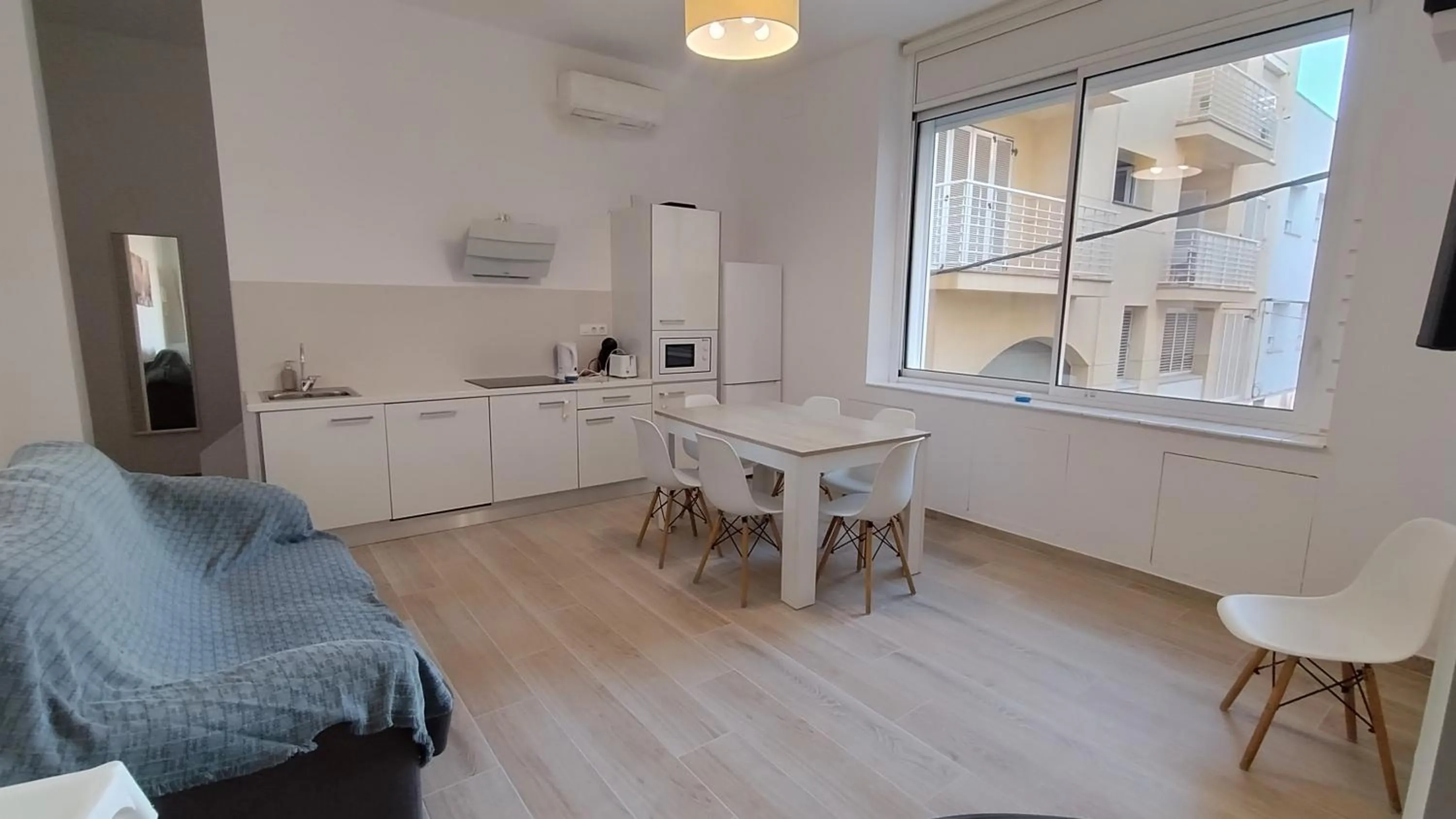 Dining area in Rosesapparts A20deMar Triplex