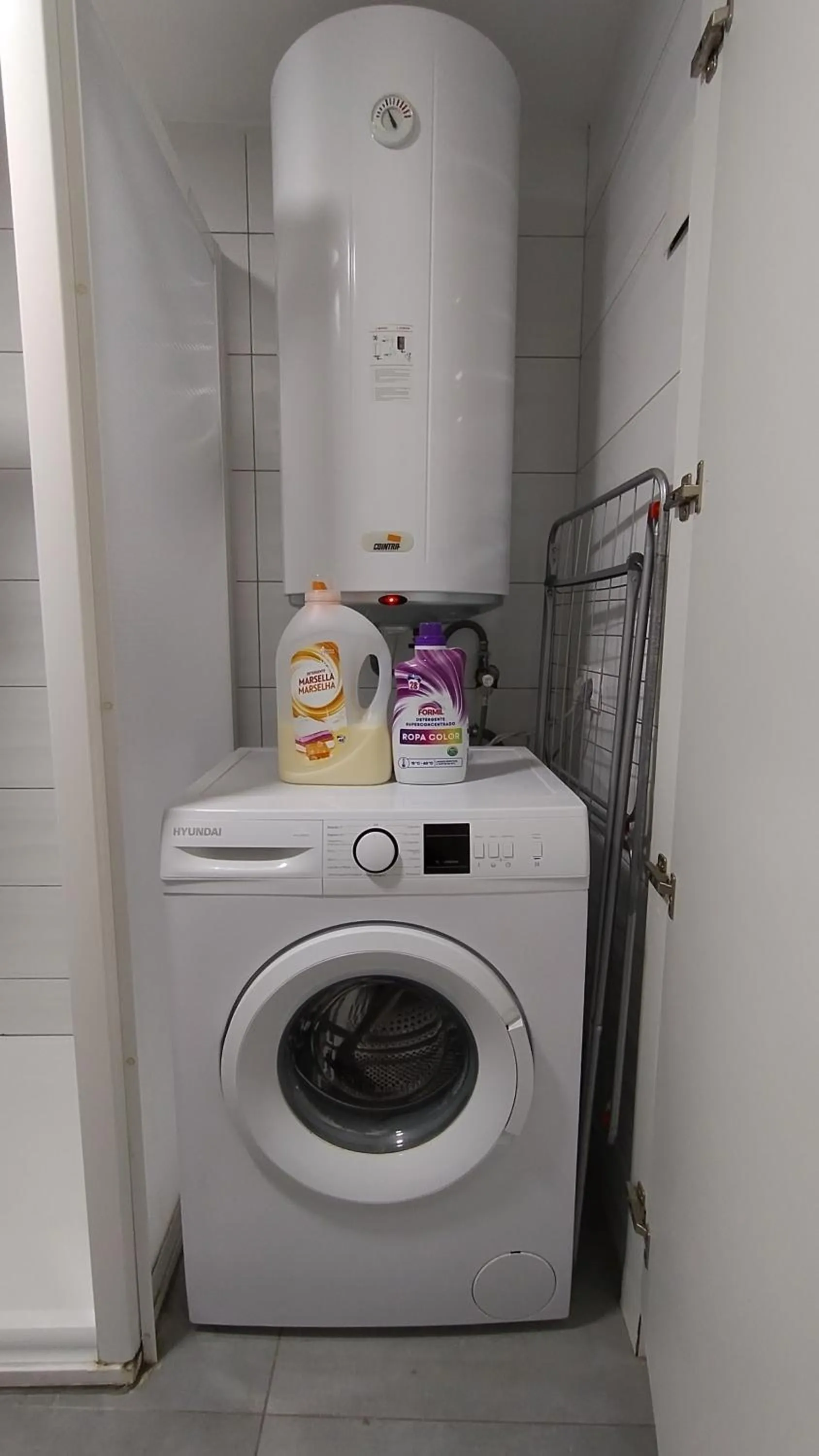washing machine in Rosesapparts A20deMar Triplex
