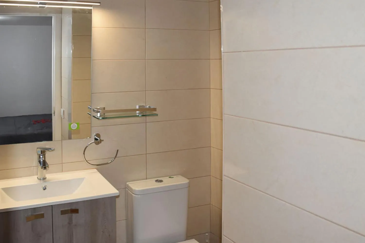 Bathroom in Rosesapparts A20deMar Triplex