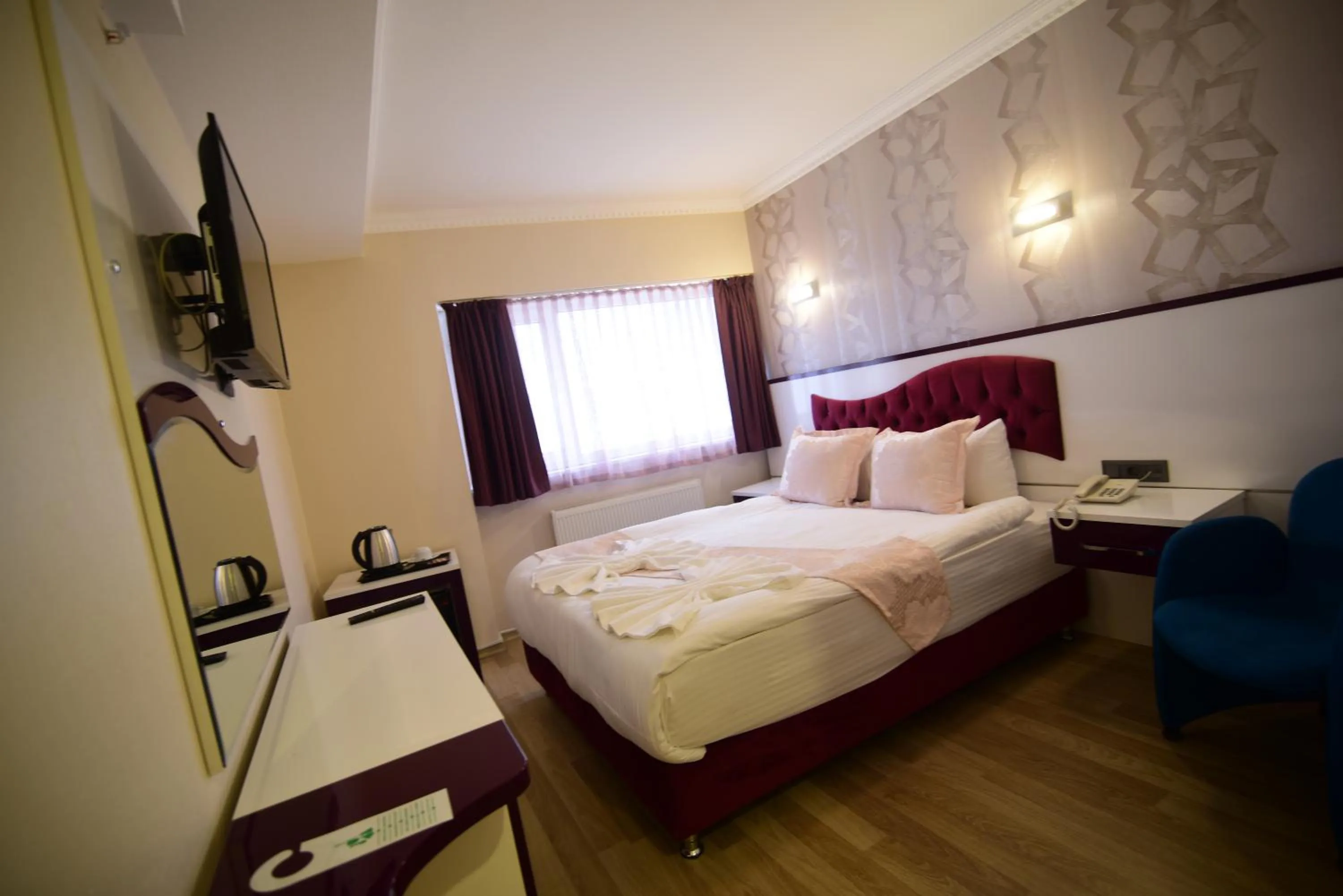 Bed in Özdemir Palas