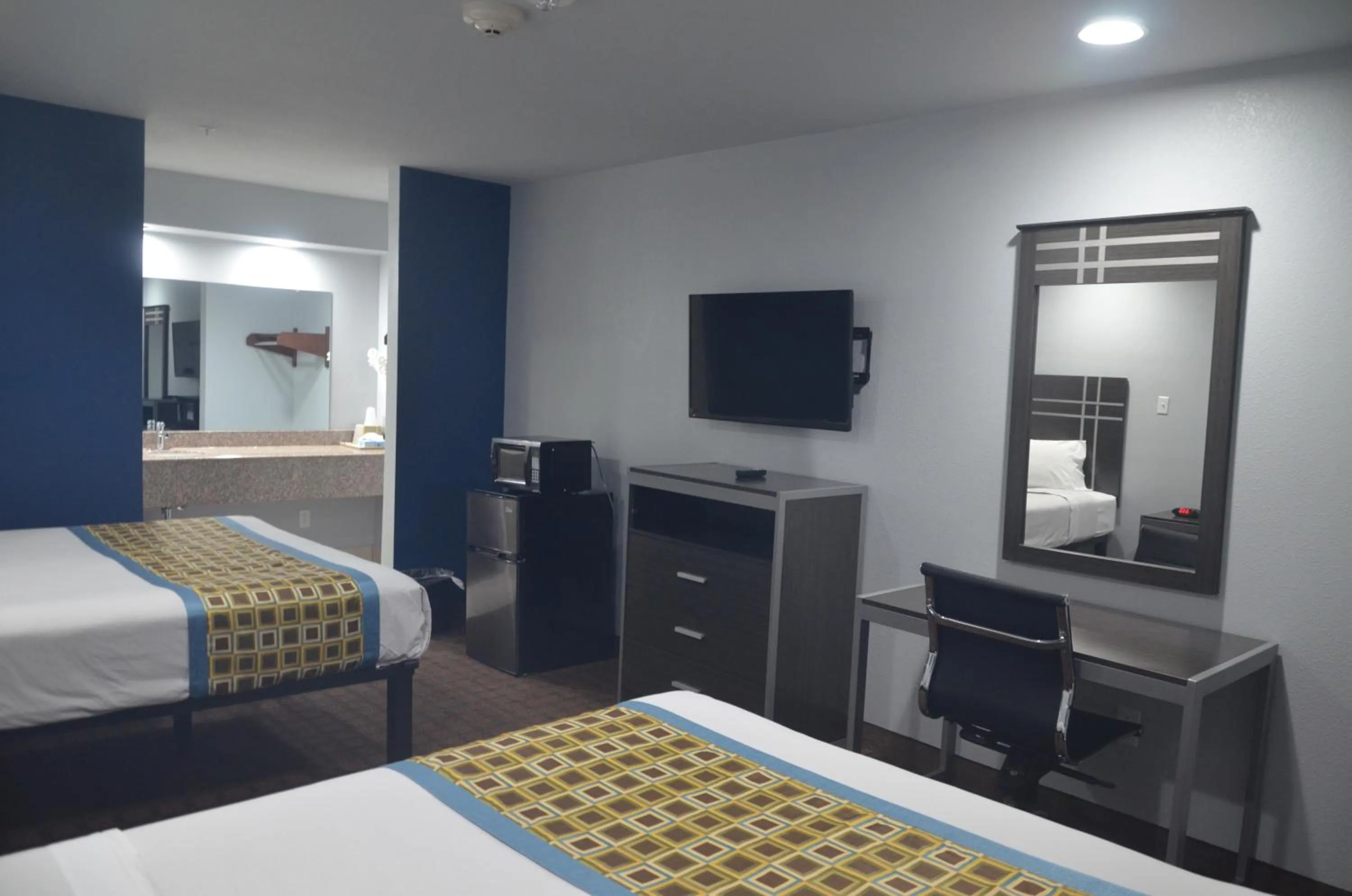 Bed in Travelers Inn