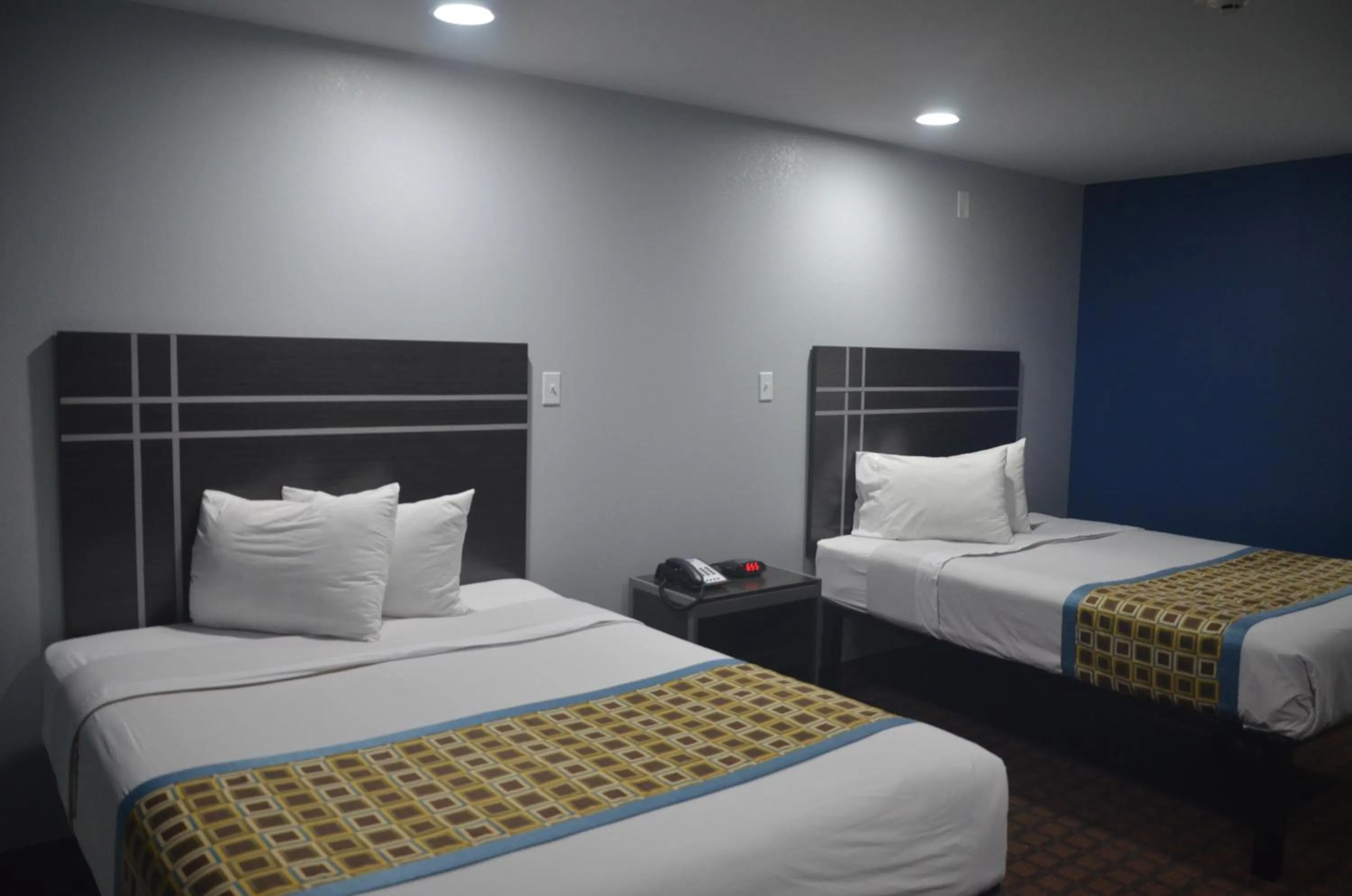 Bed in Travelers Inn