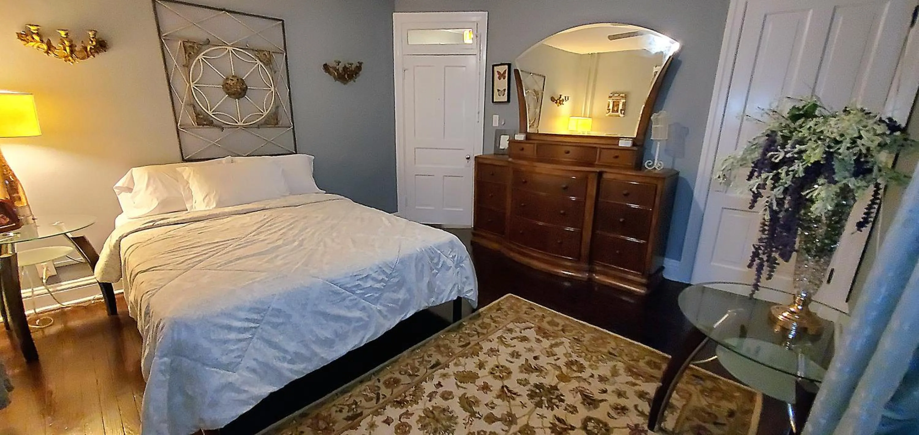 Bedroom, Bed in Simmons Motel and Suites