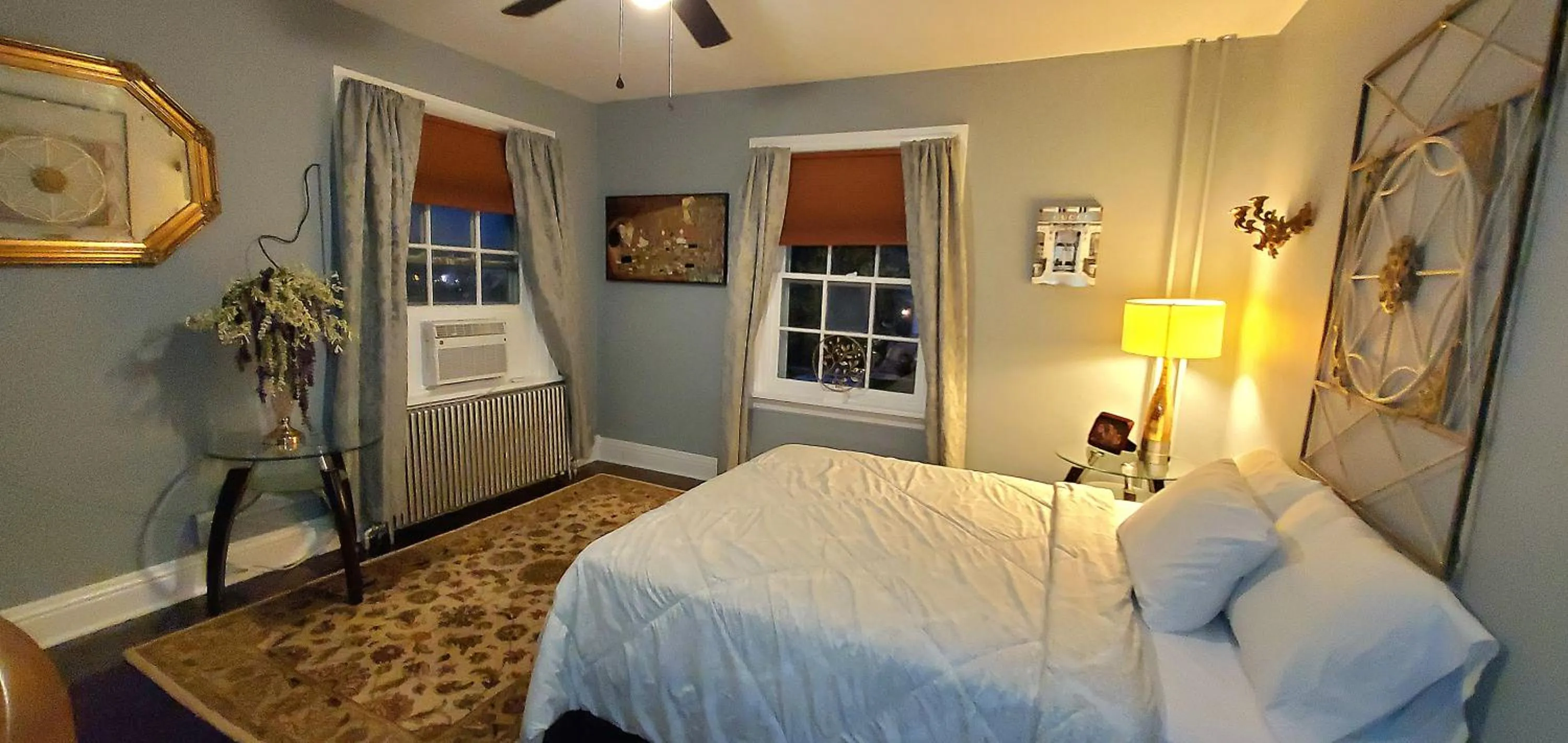 Bedroom, Bed in Simmons Motel and Suites