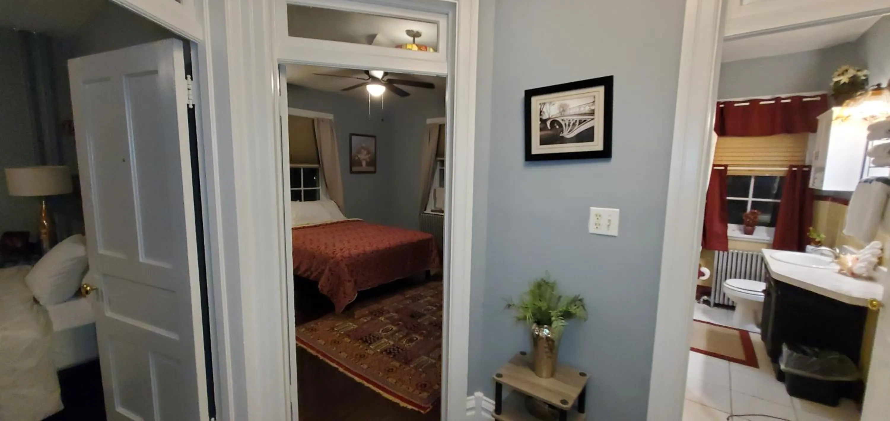 Bed in Simmons Motel and Suites