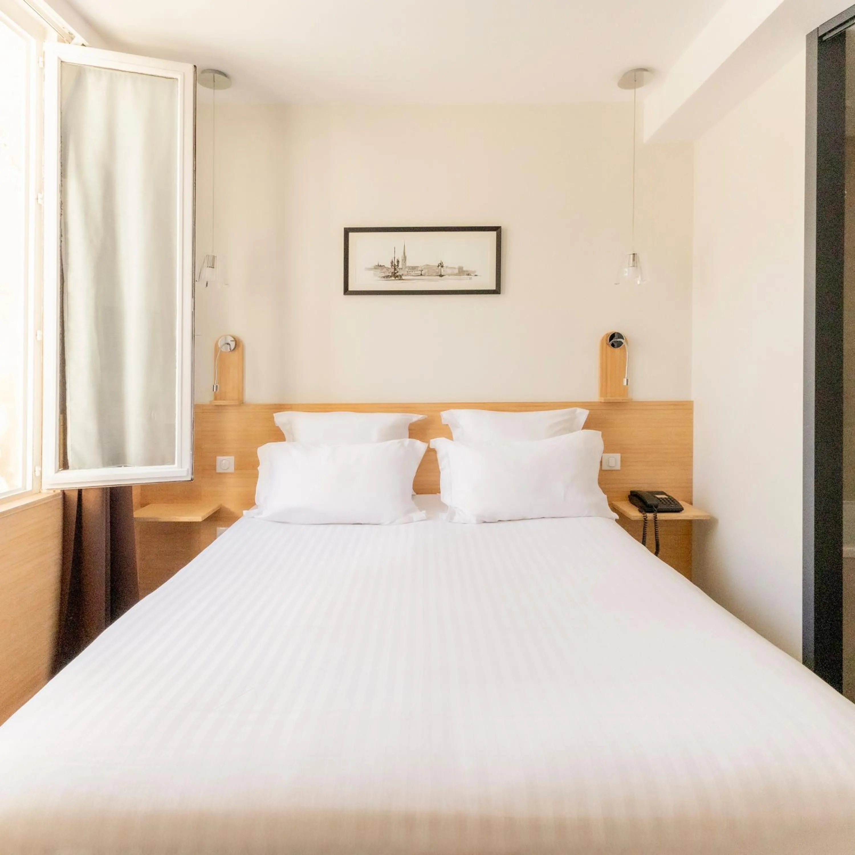 Bed in Grand Hotel Francais