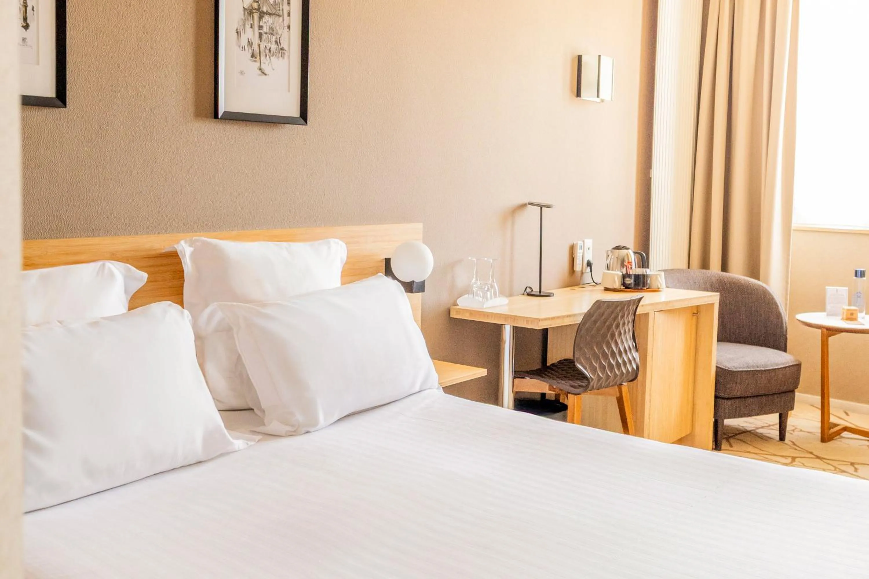 Bed in Grand Hotel Francais