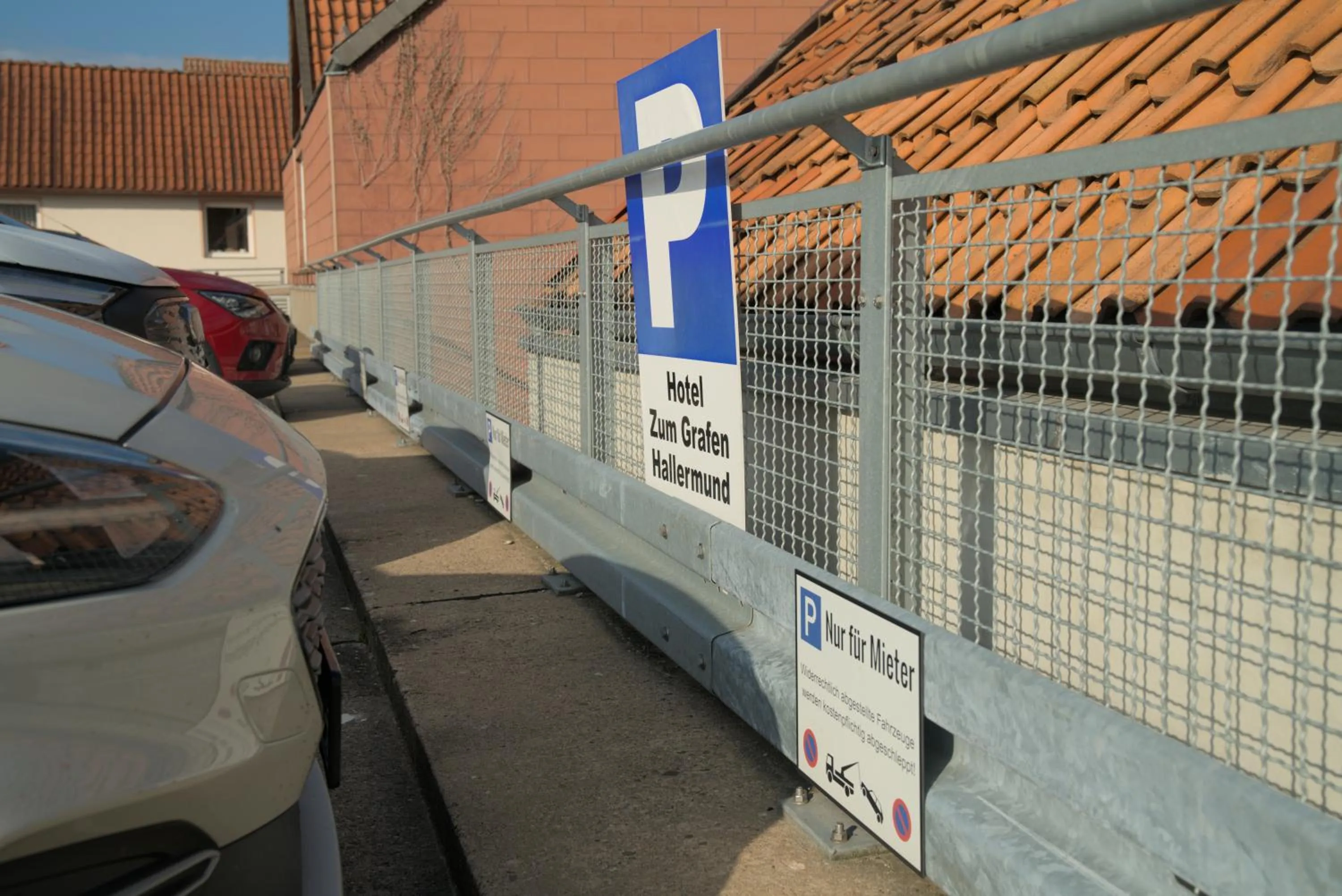 Parking in Hotel zum Grafen Hallermunt