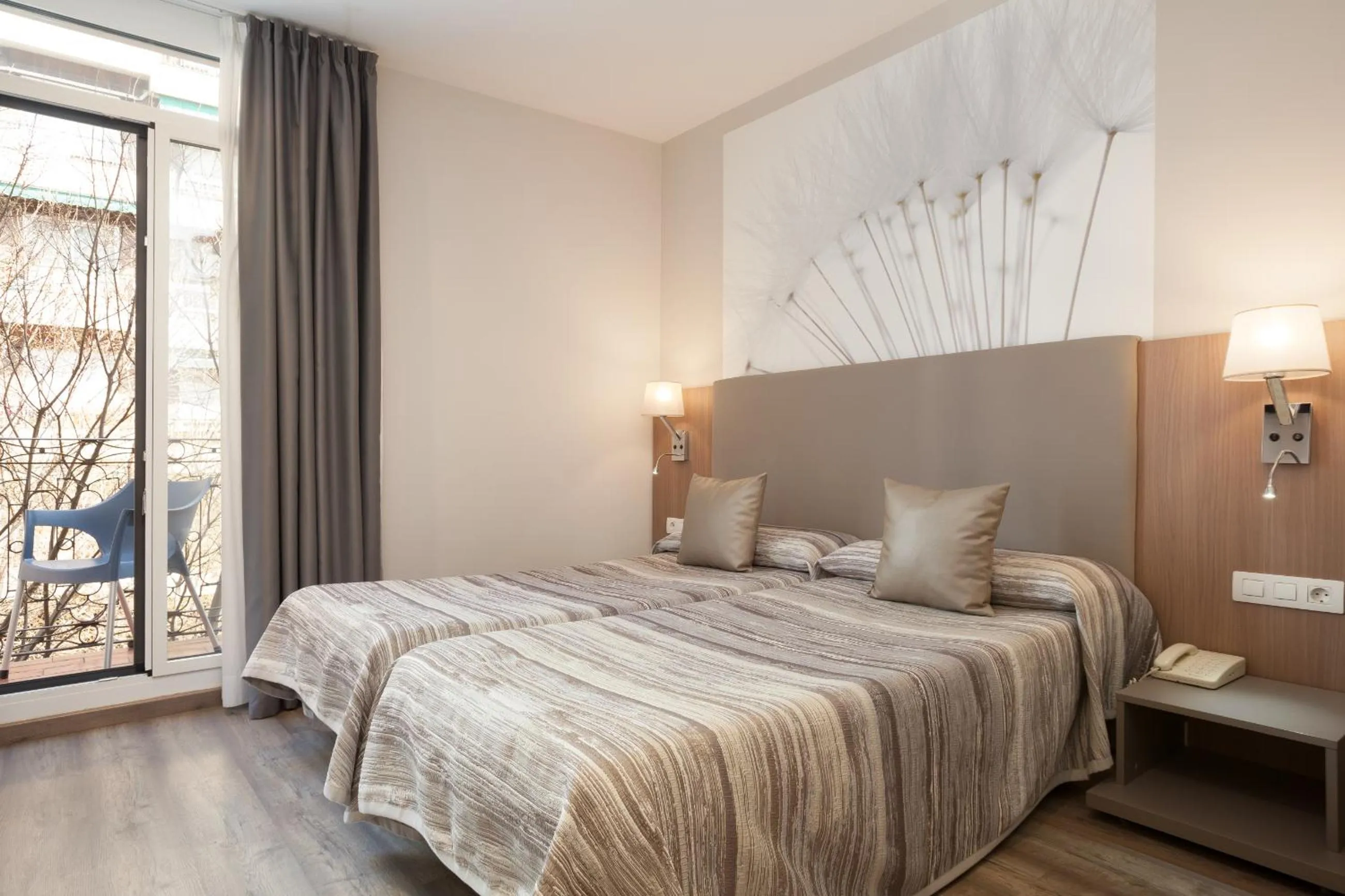 TV and multimedia, Bed in Hostal Centric