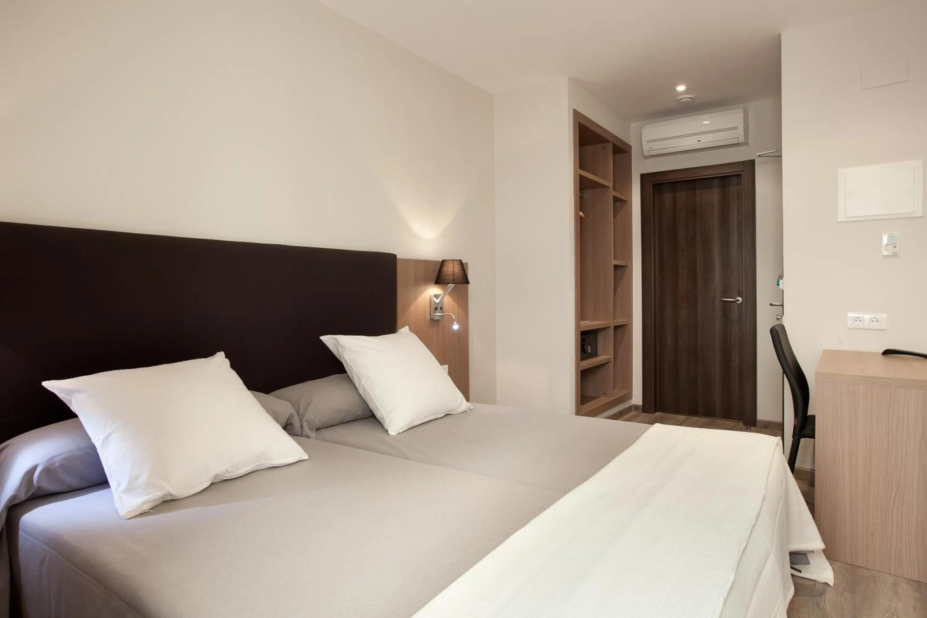 Photo of the whole room, Bed in Hostal Centric