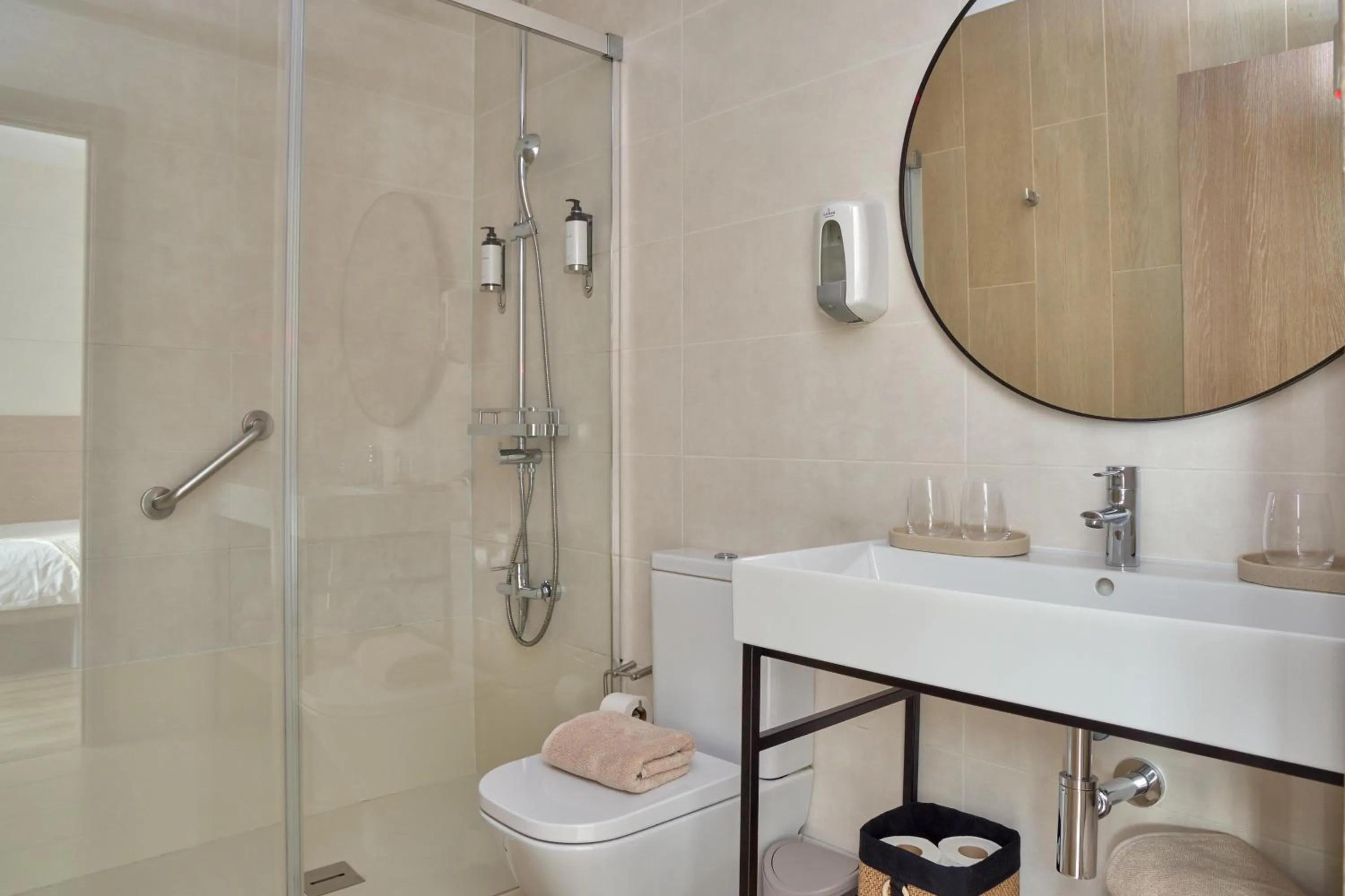 Shower in Hostal Centric