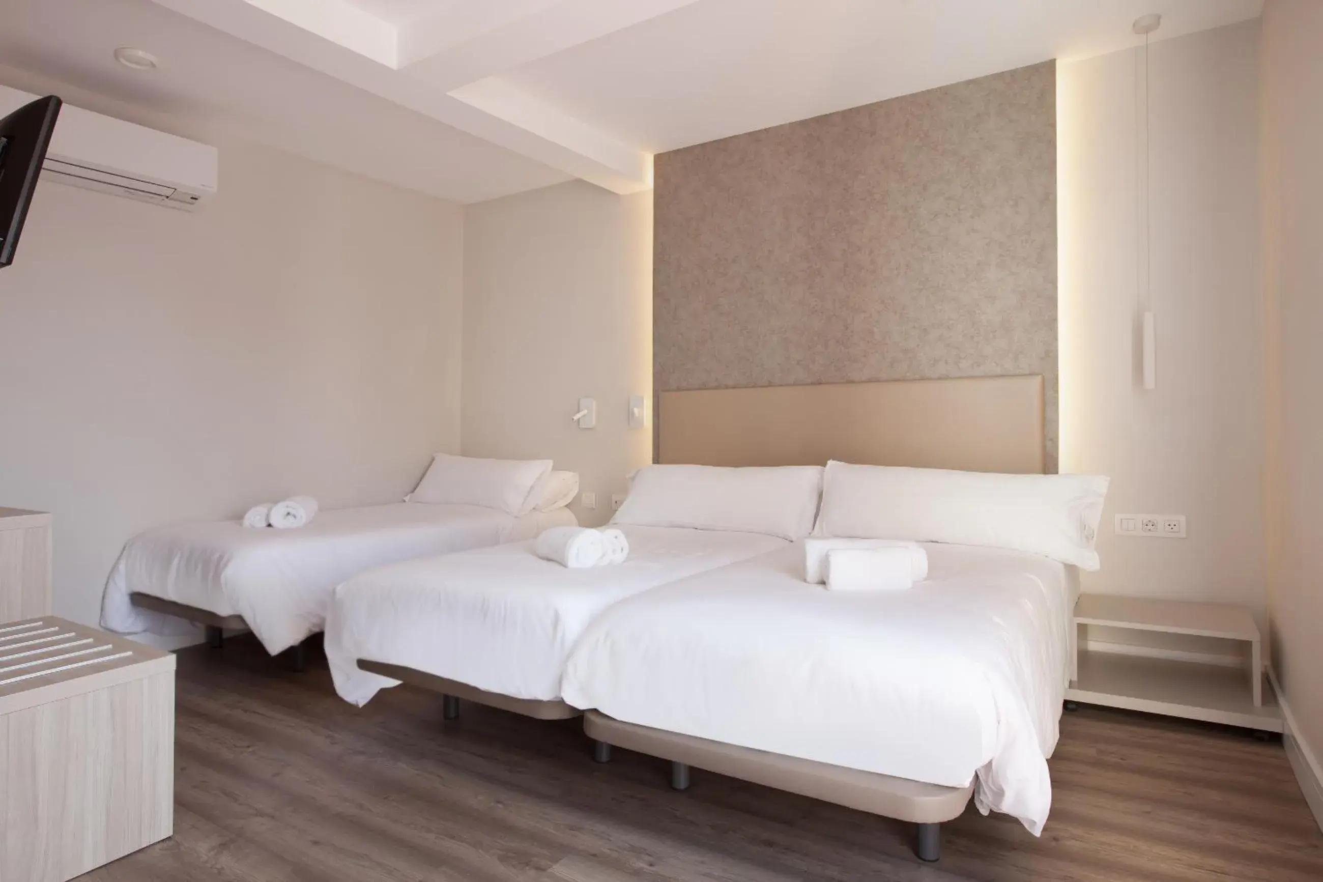 Superior Triple Room in Hostal Centric Superior Triple Room in Hostal Centric