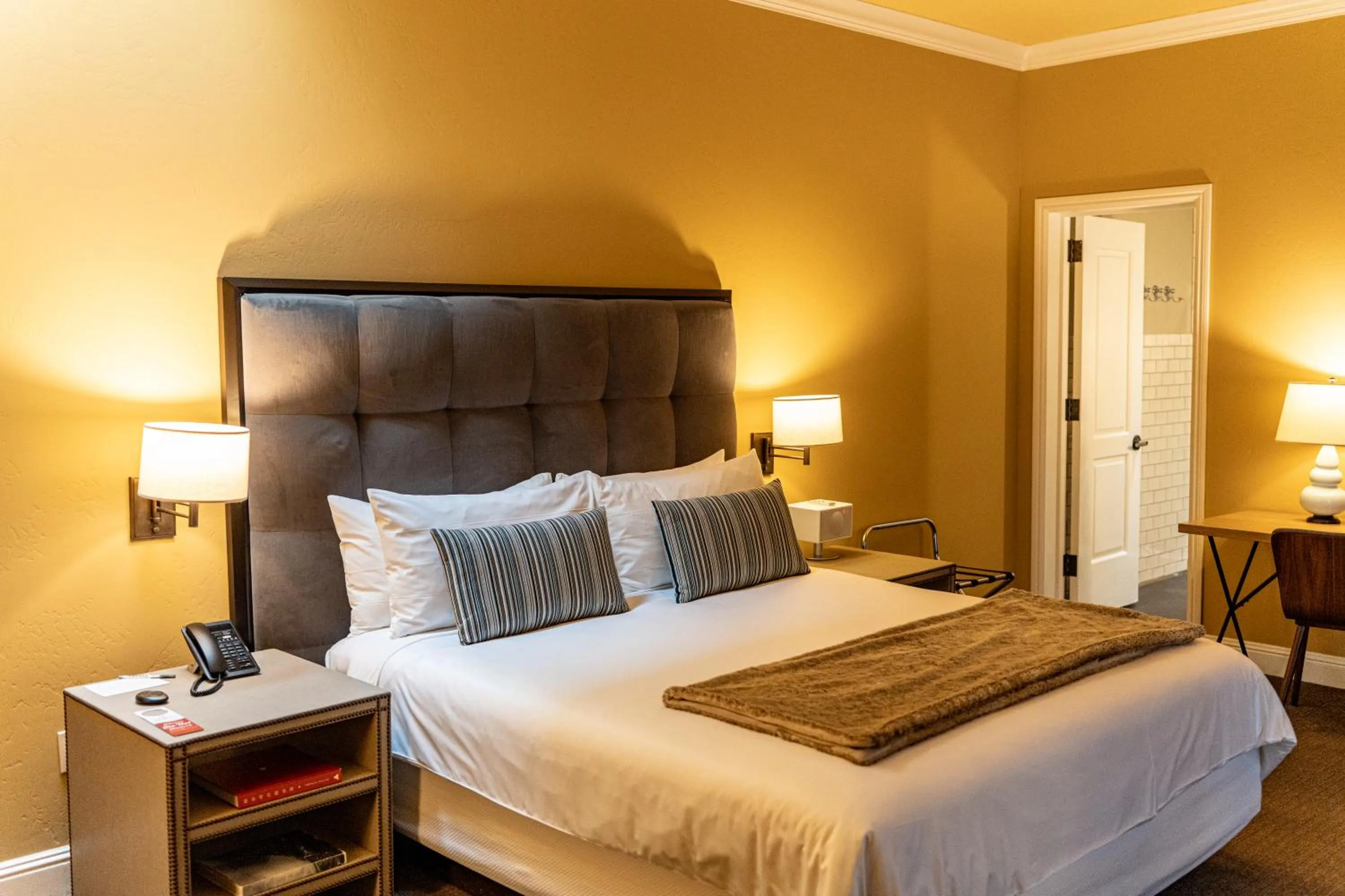 Bedroom, Bed in Wydown Hotel