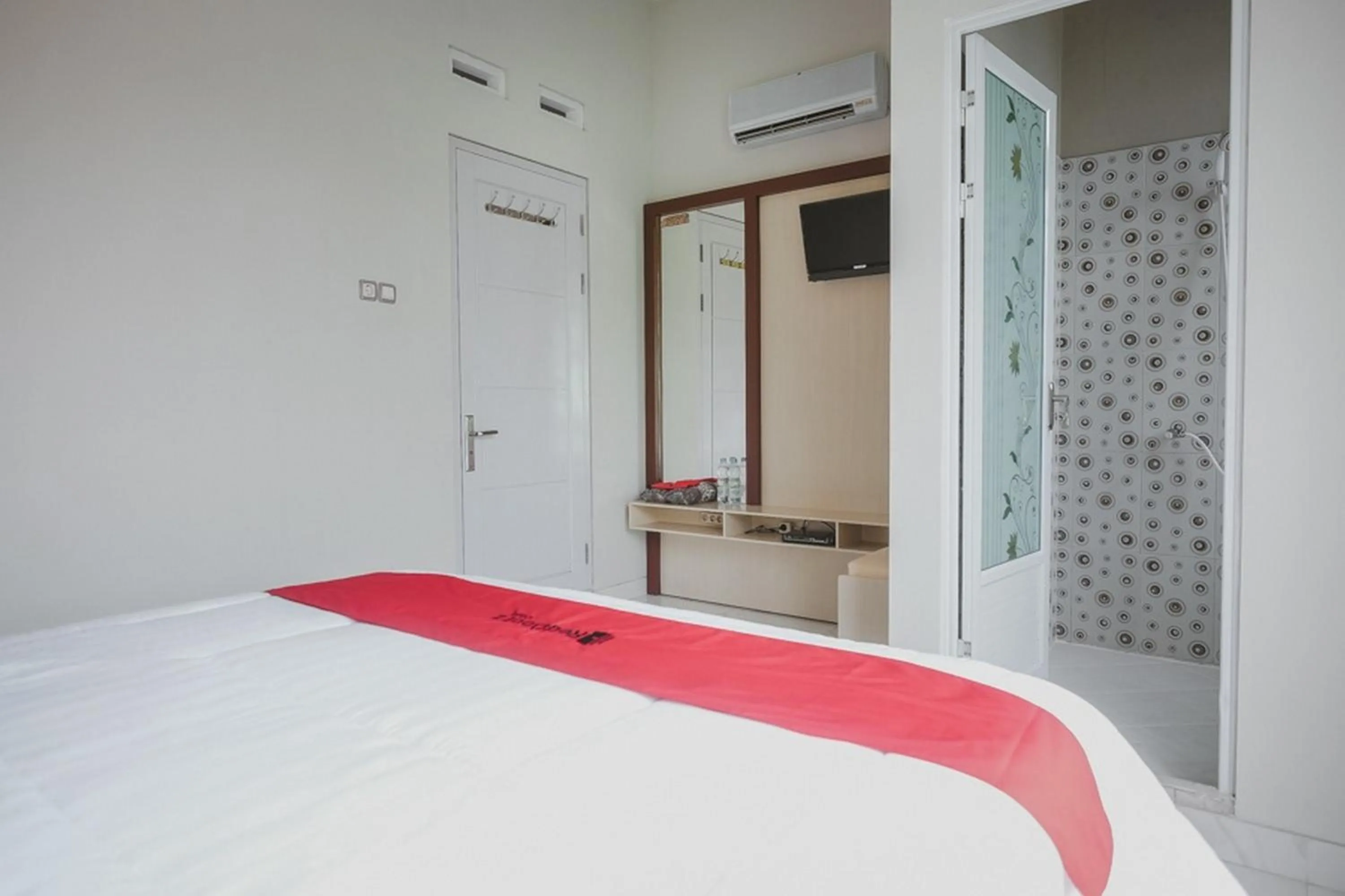 Bed in RedDoorz Syariah @ Jalan Dieng