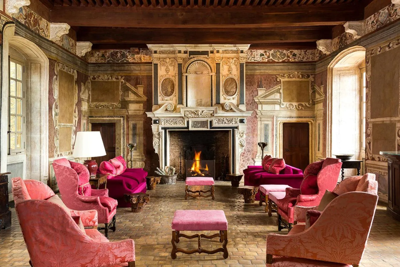 Communal lounge/ TV room in Château de Bagnols